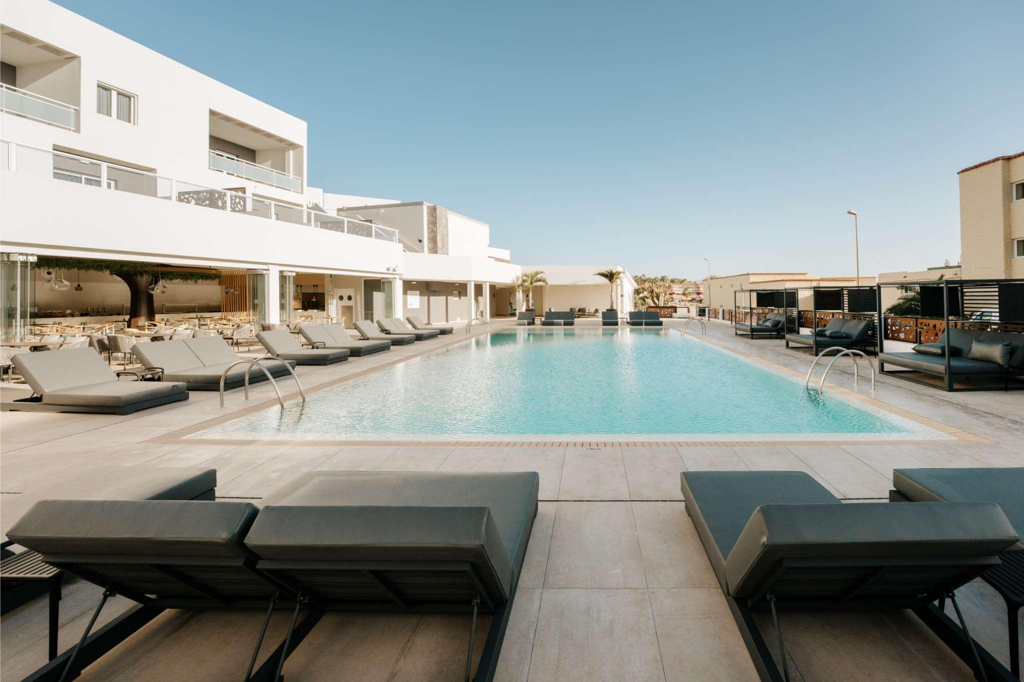 001 Higos Beach Boutique Hotel