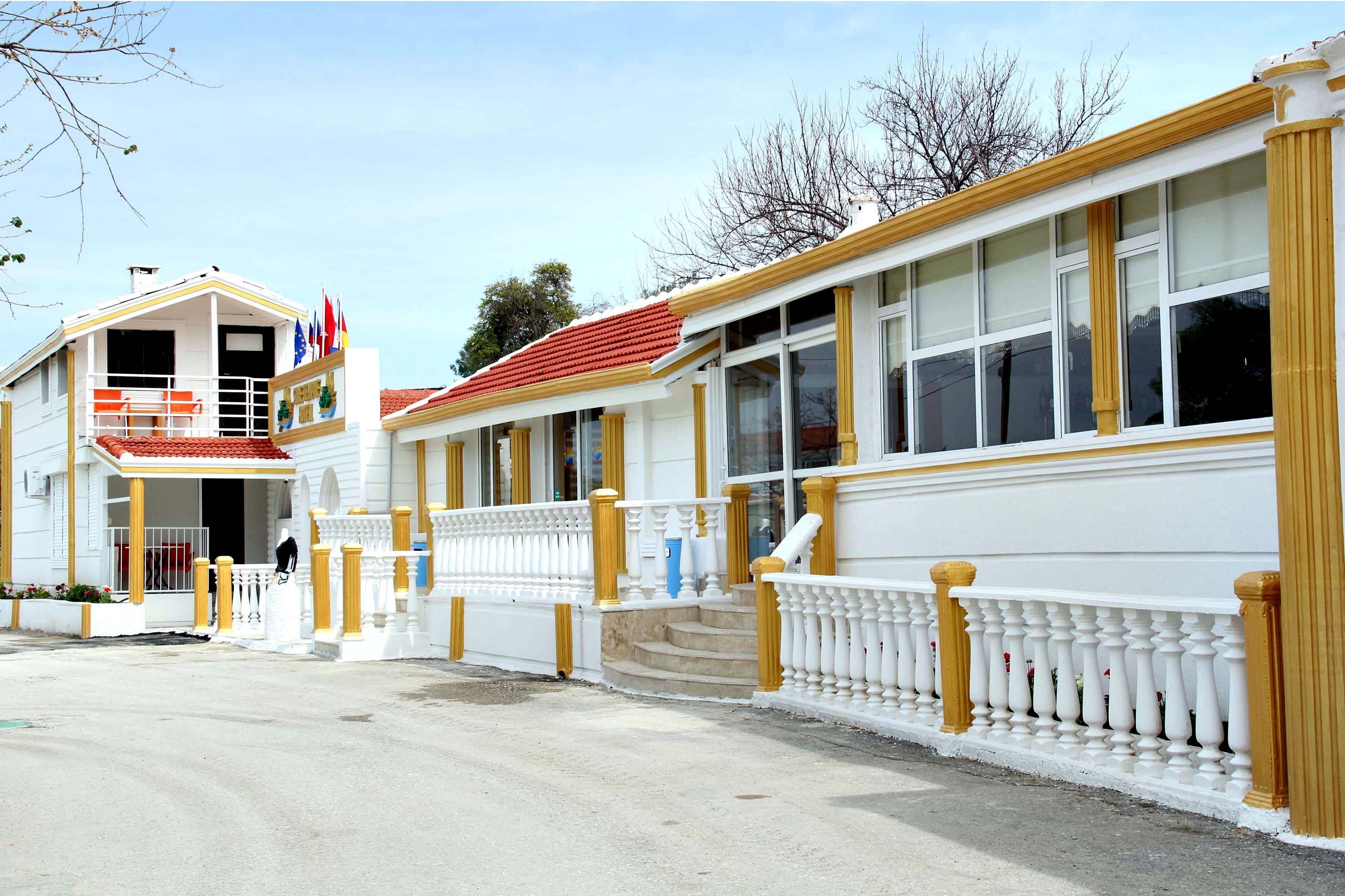 side-temple-hotel
