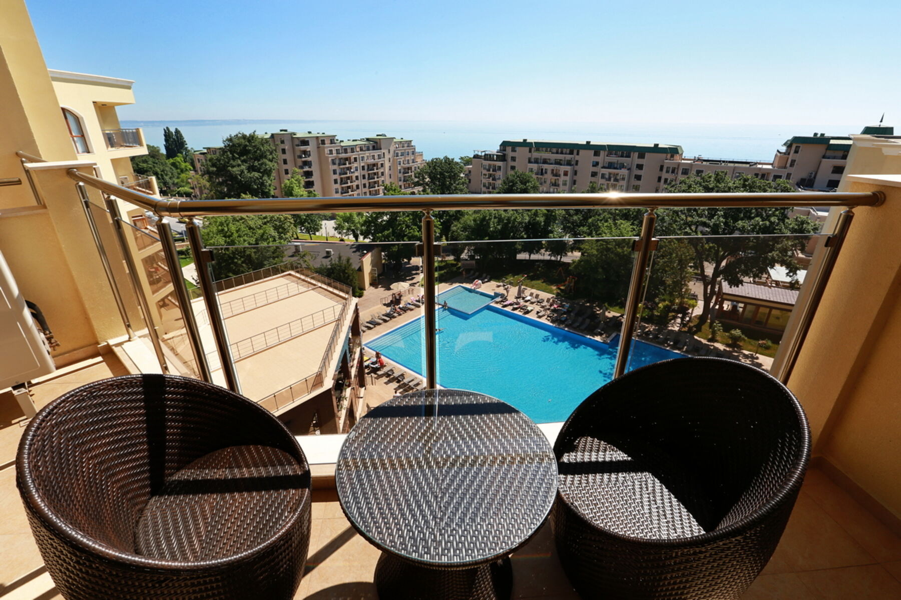 Golden Line, Goudstrand (Golden Sands)