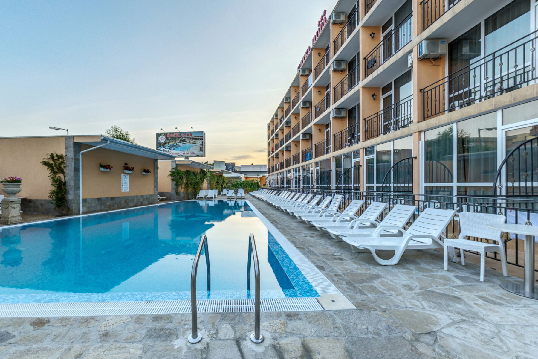 Riva, Zonnestrand (Sunny Beach)