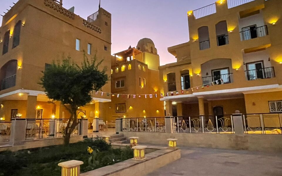 Jewel Howard Carter Hotel
