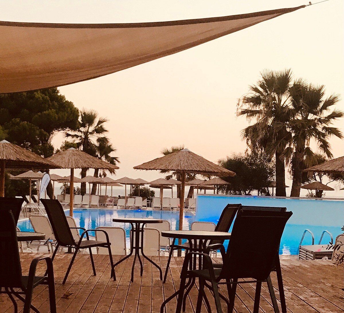 Ninos Grand Beach Hotel & Resort