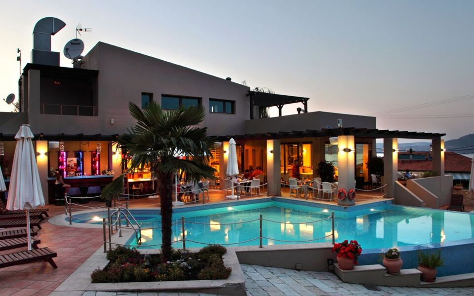 Tesoro Hotel Nikiana