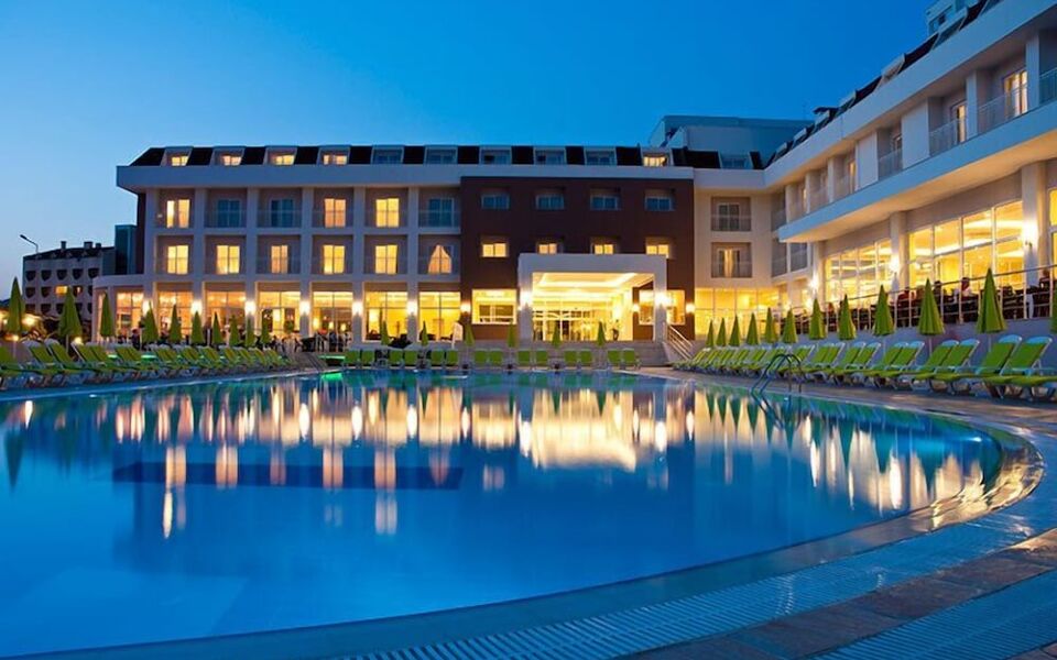 White Lilyum Hotel