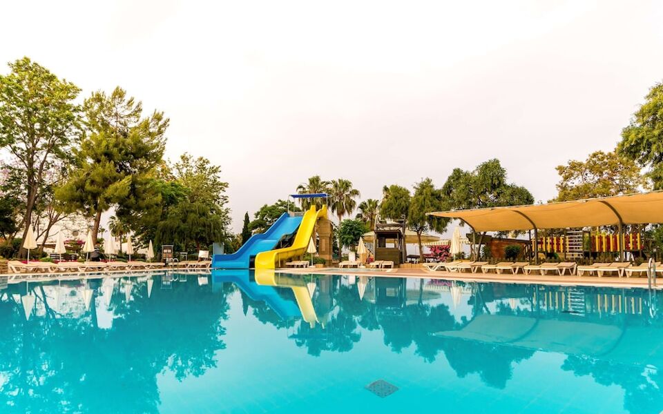 Armas Green Fugla Beach
