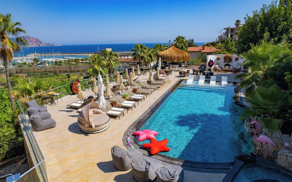 Illusion Beach Club Hotel
