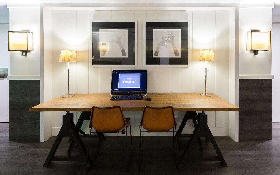 Paral·lel Hotel