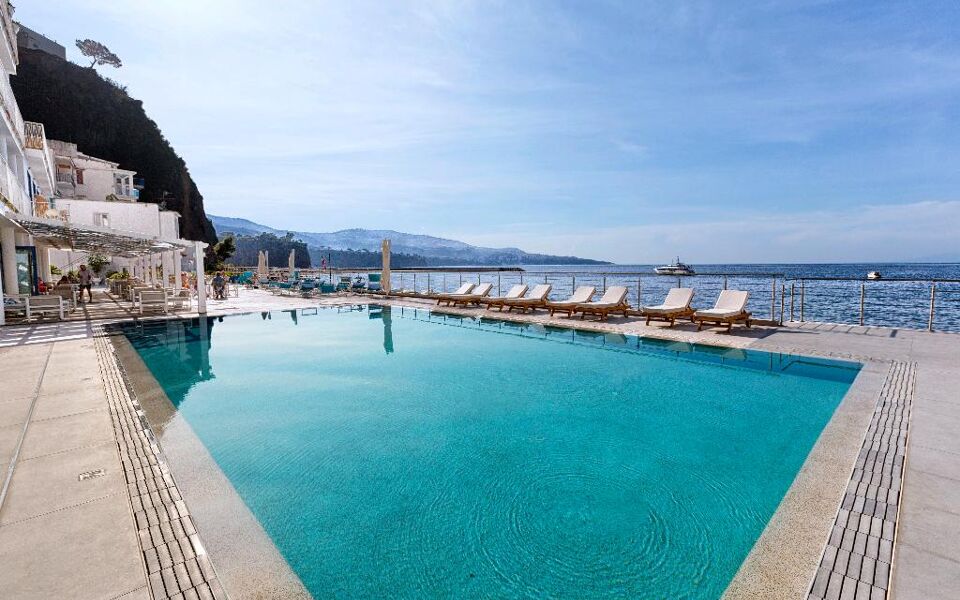 Alimuri Bay Resort