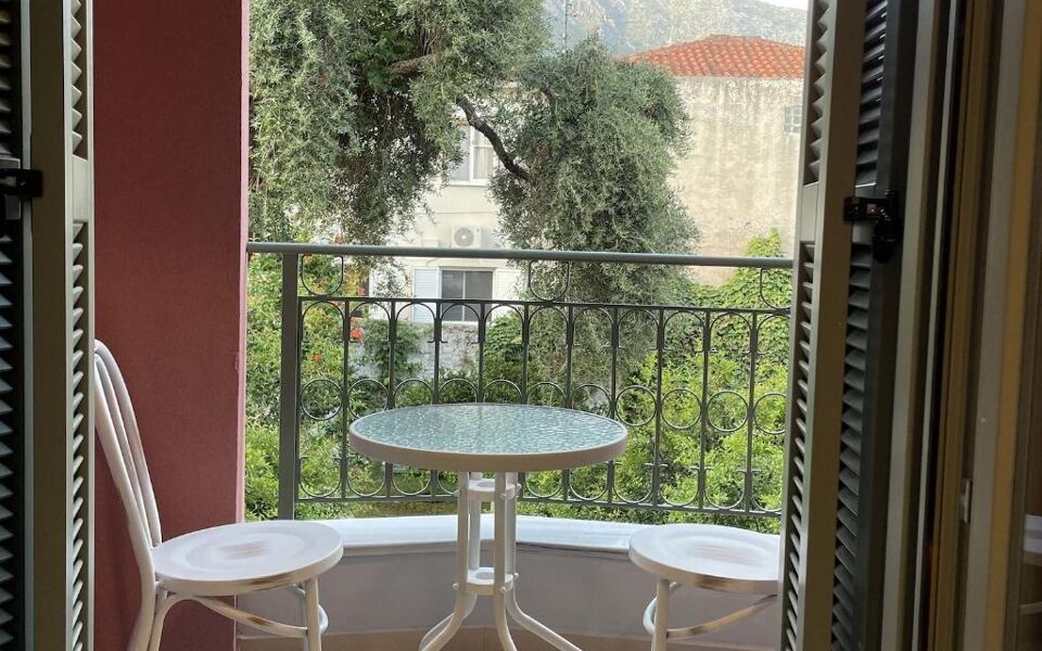 Anax Apartments