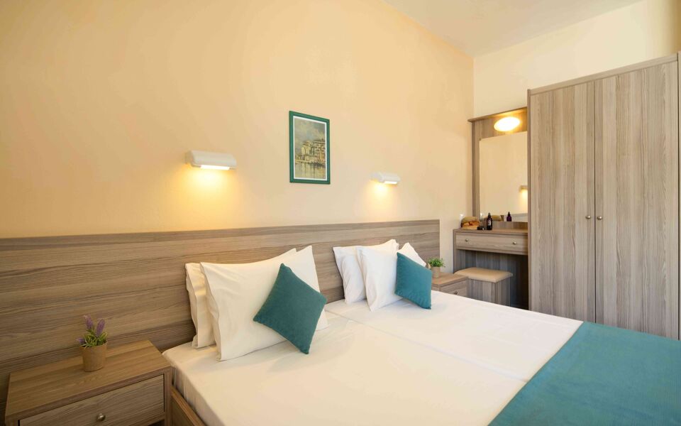 Hotel Rossis Beach
