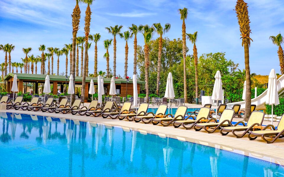 Royal Atlantis Beach Hotel