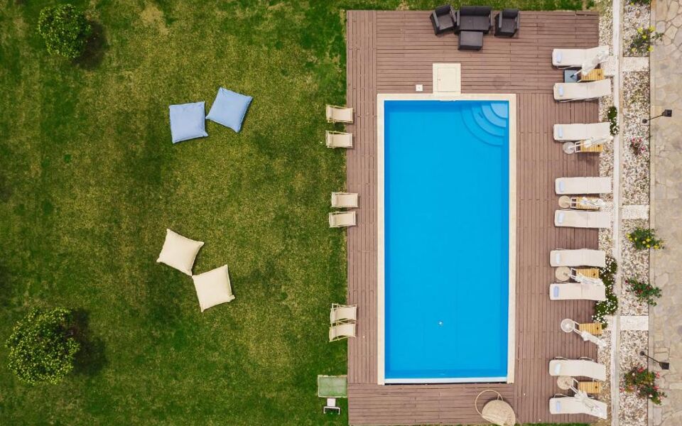 KaliSun Pool House by Georgalas