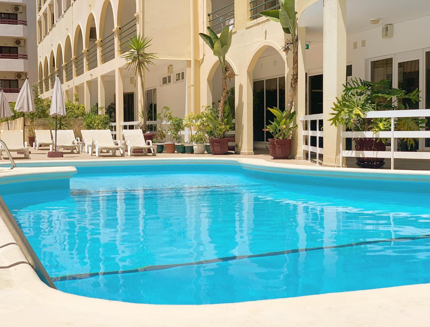 aparthotel-calema-avenida-jardim