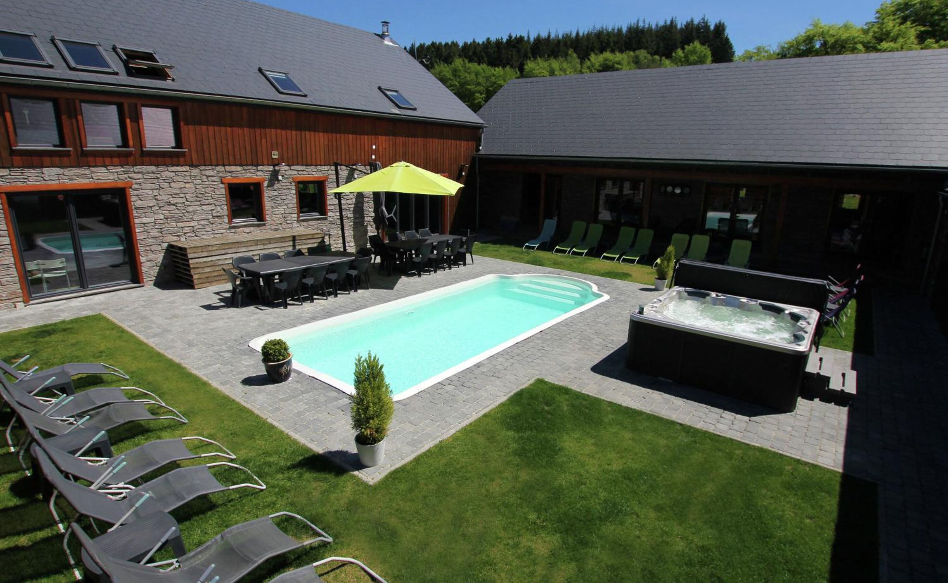 Plush Villa in Manhay with Heated Pool & Wellness Centre
