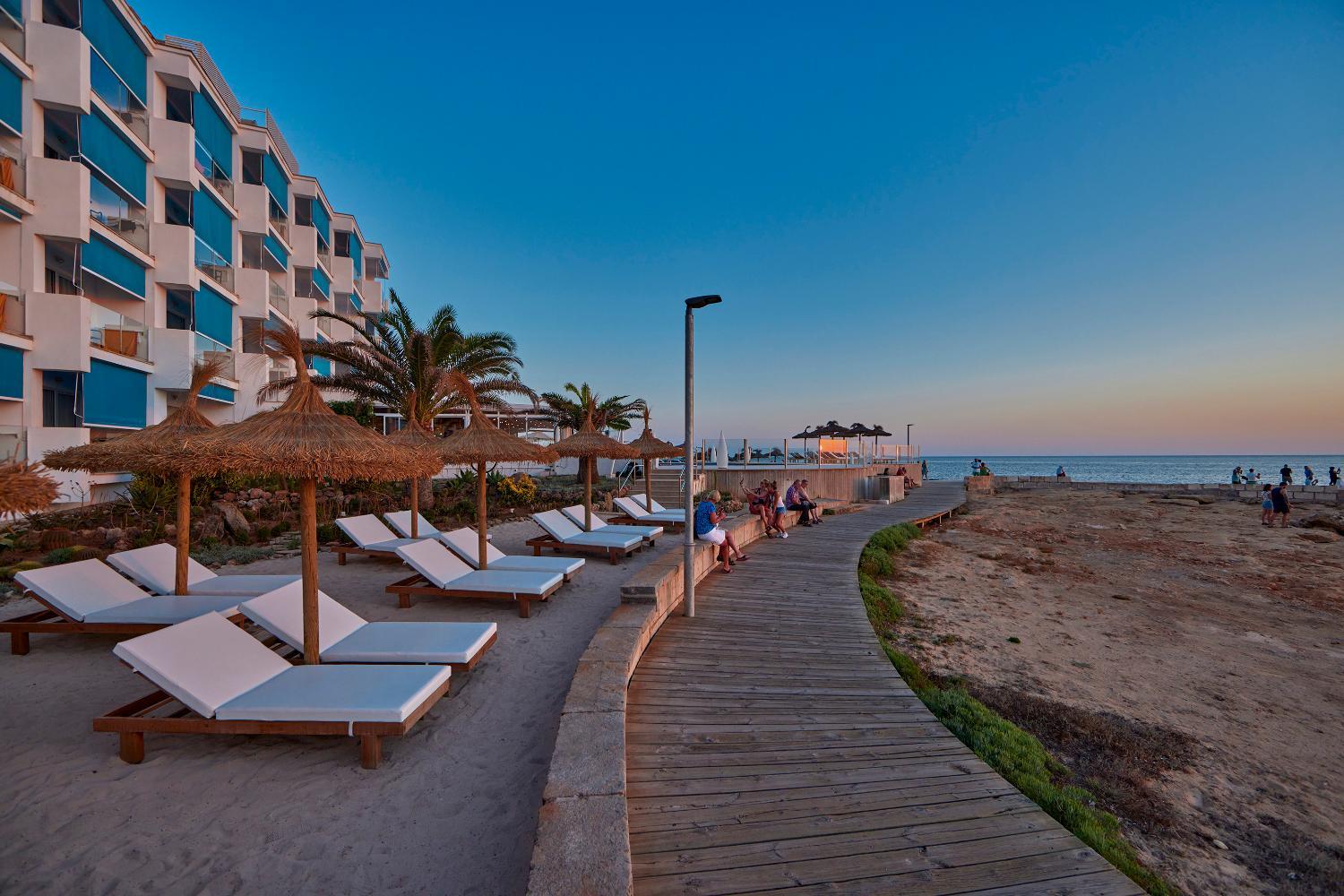universal-hotel-cabo-blanco
