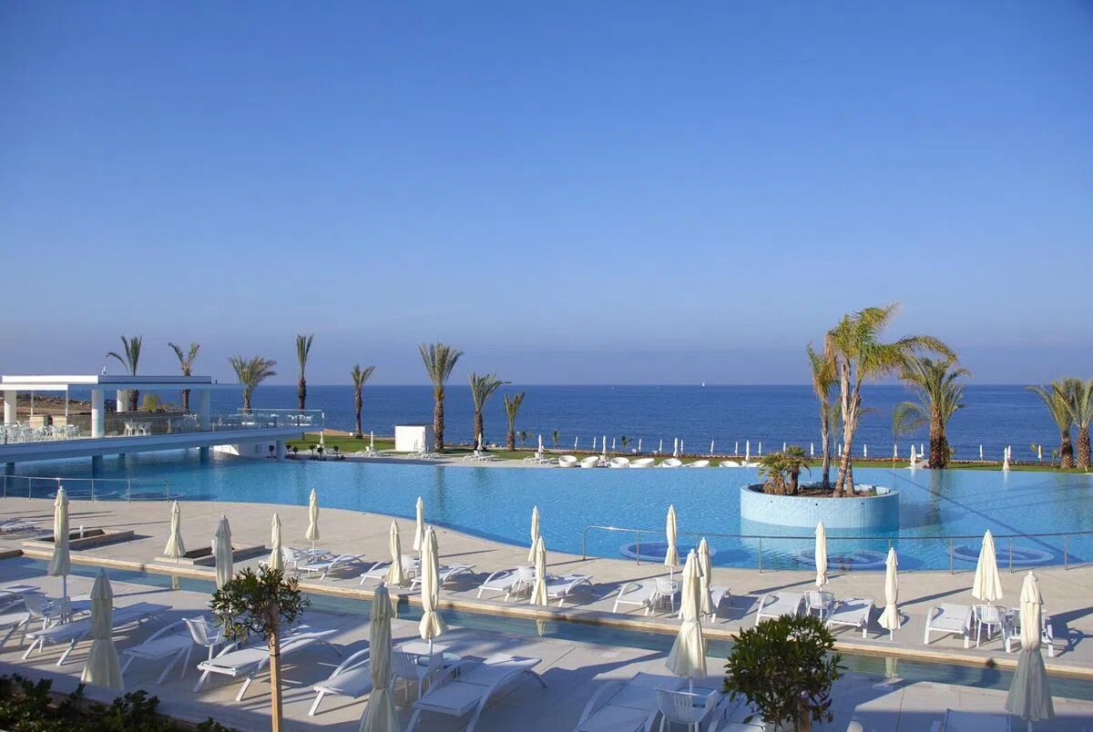 king-evelthon-beach-hotel-and-resort