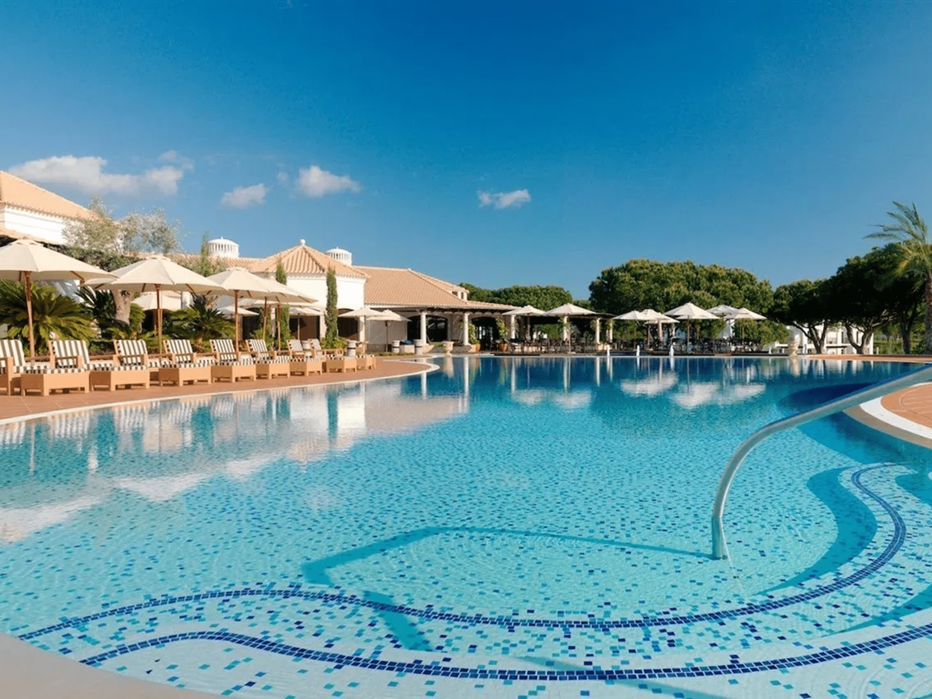 Pine Cliffs Residence, a Luxury Collection Resort