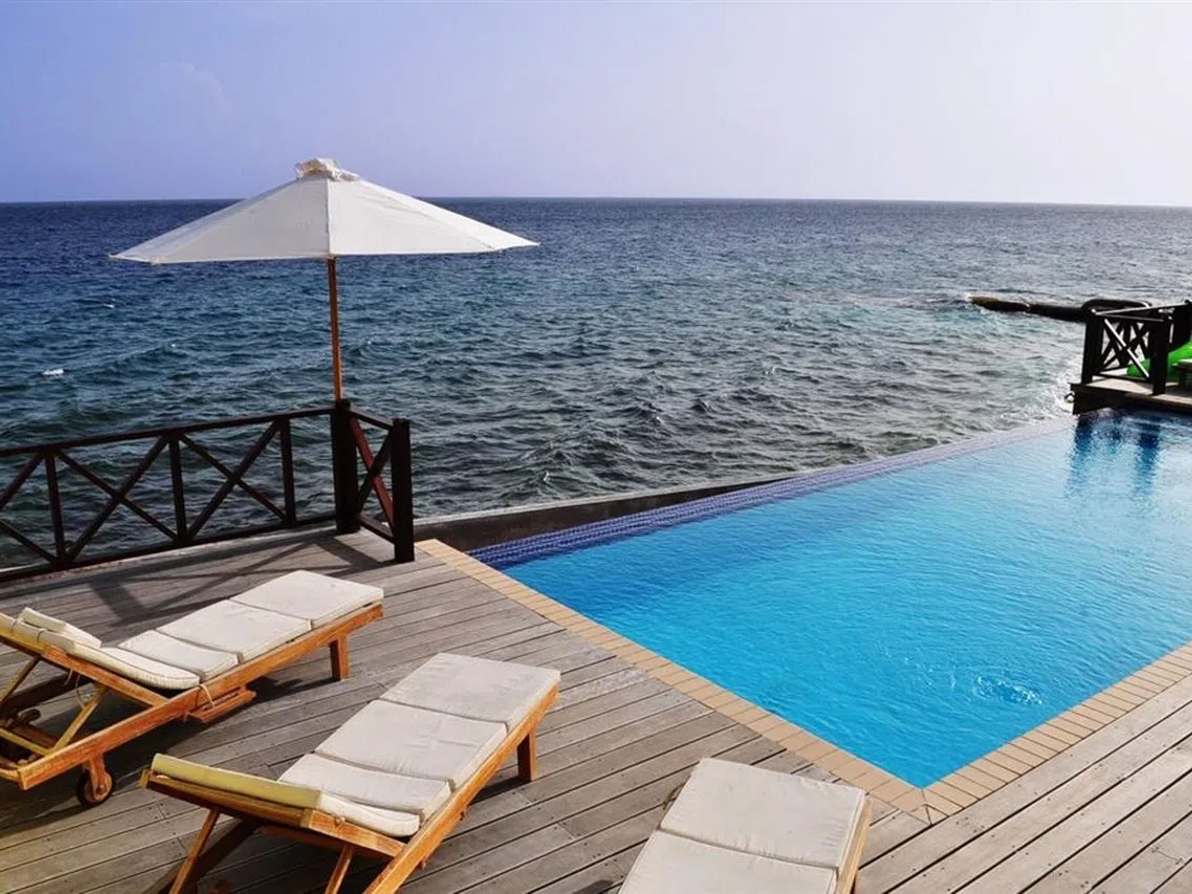 Scuba Lodge Boutique Hotel & Ocean Suites