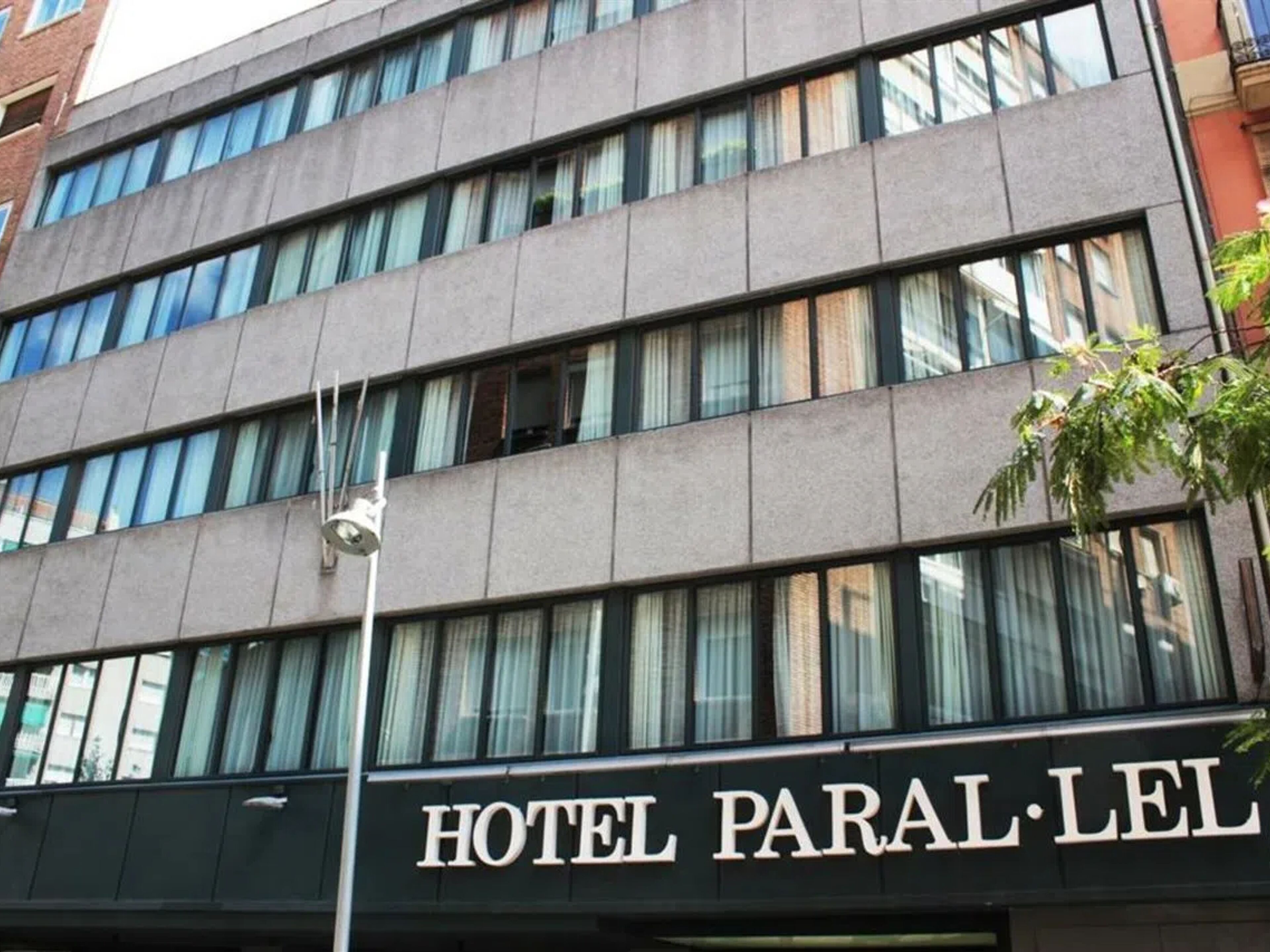 Paral·lel Hotel