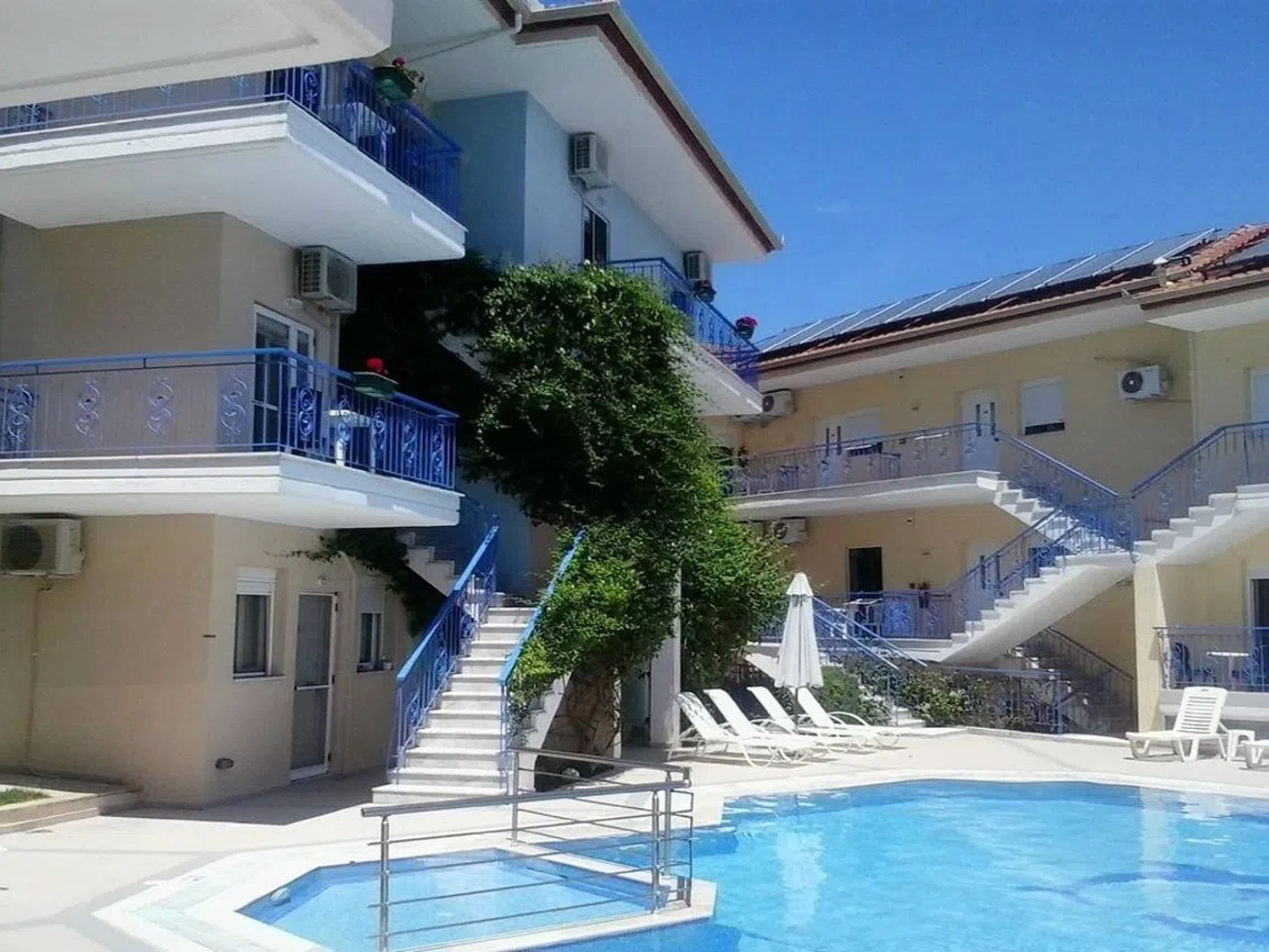 Stratos Hotel