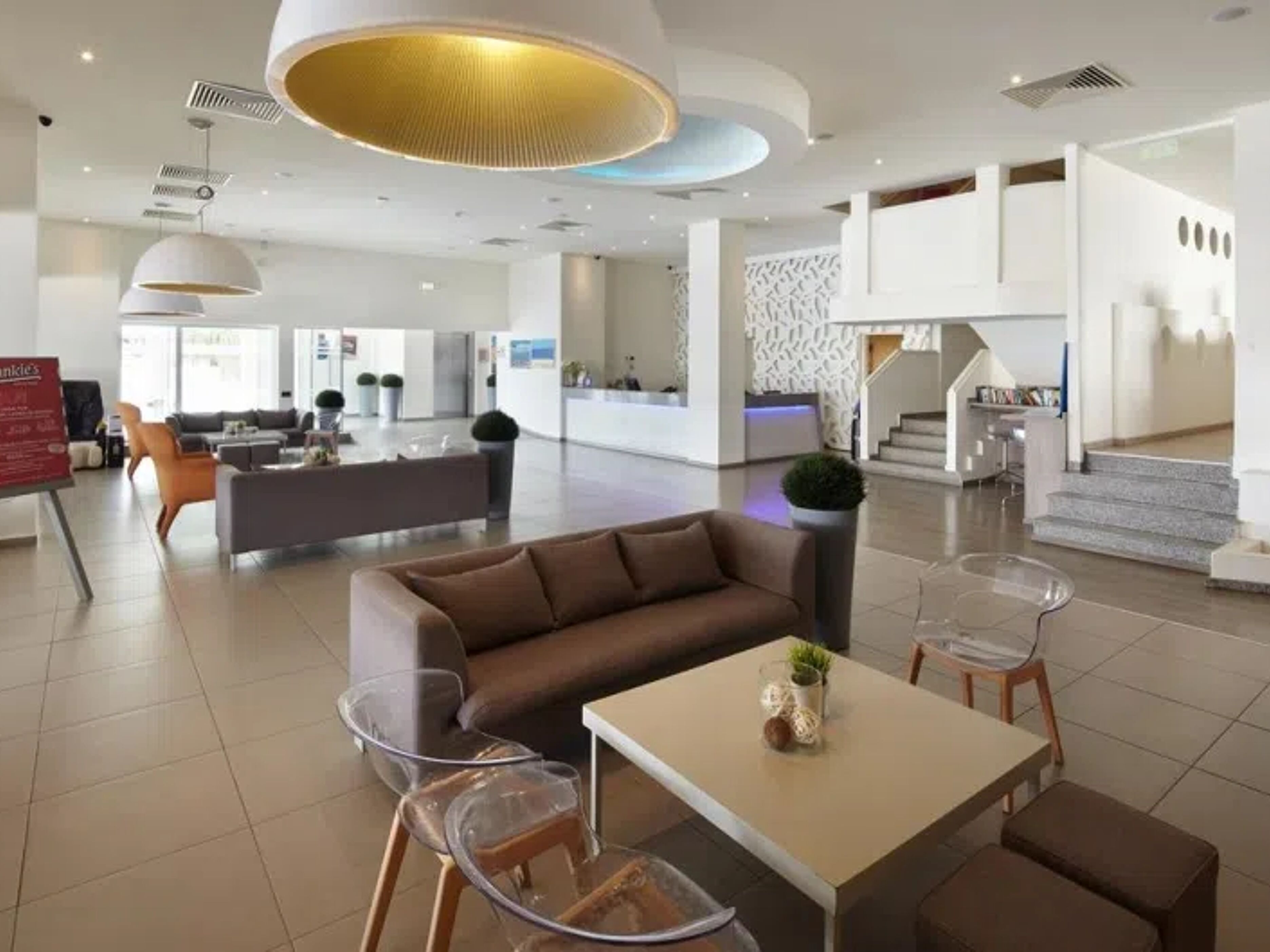 Melpo Antia Hotel & Suites