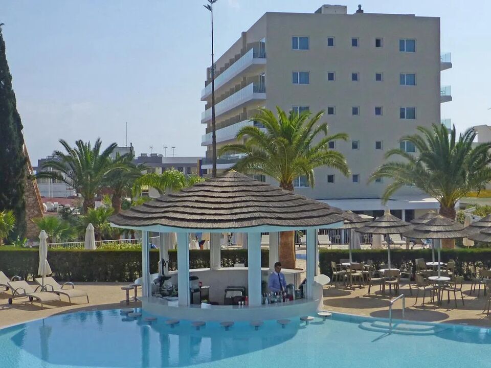 Sunrise Gardens Aparthotel