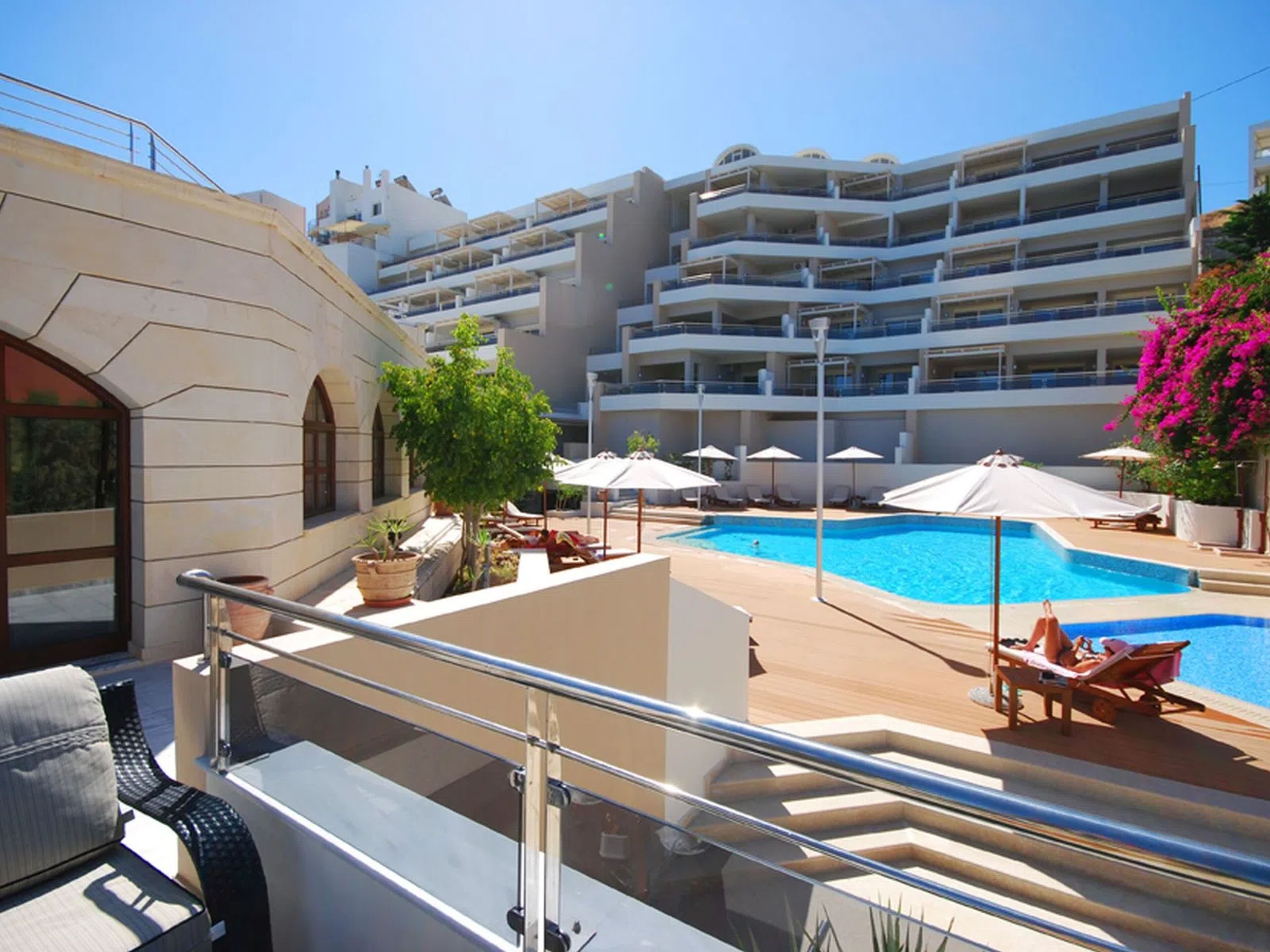 Macaris Suites & Spa