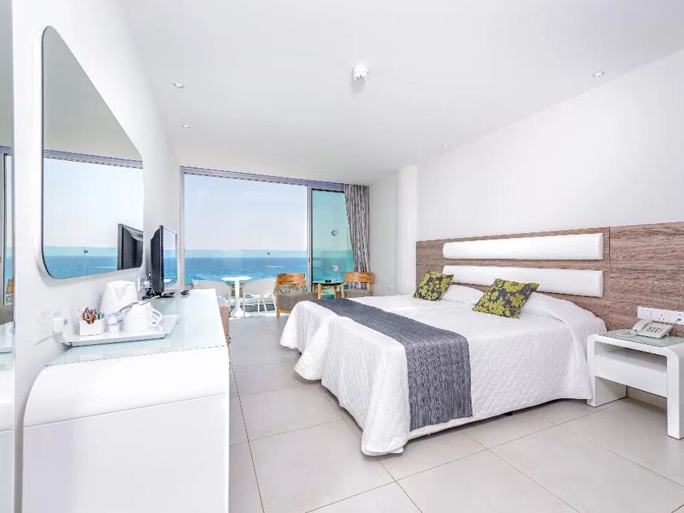 Tasia Maris Sands