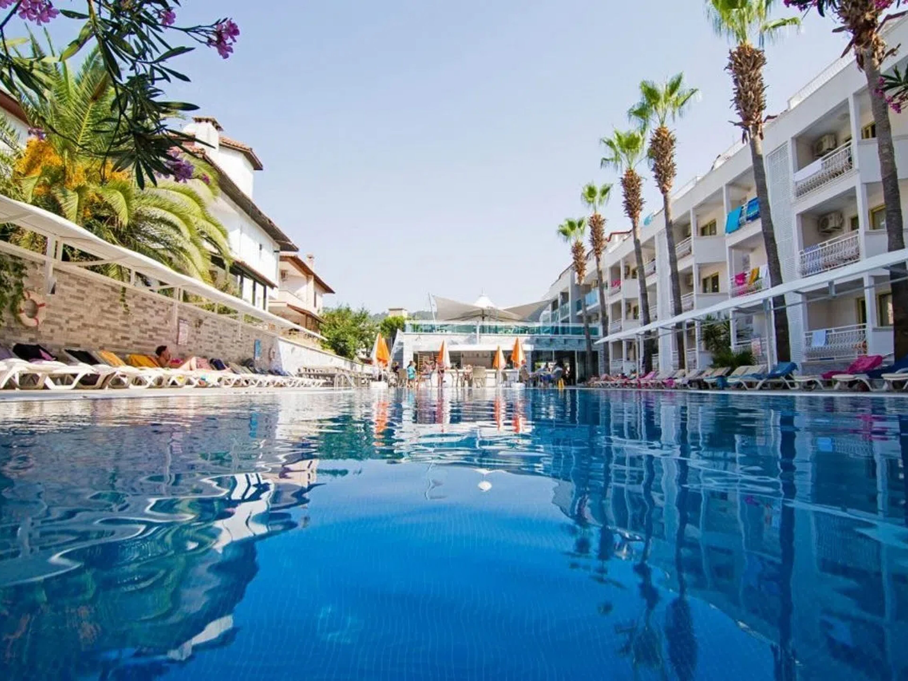 Mirage World Hotel