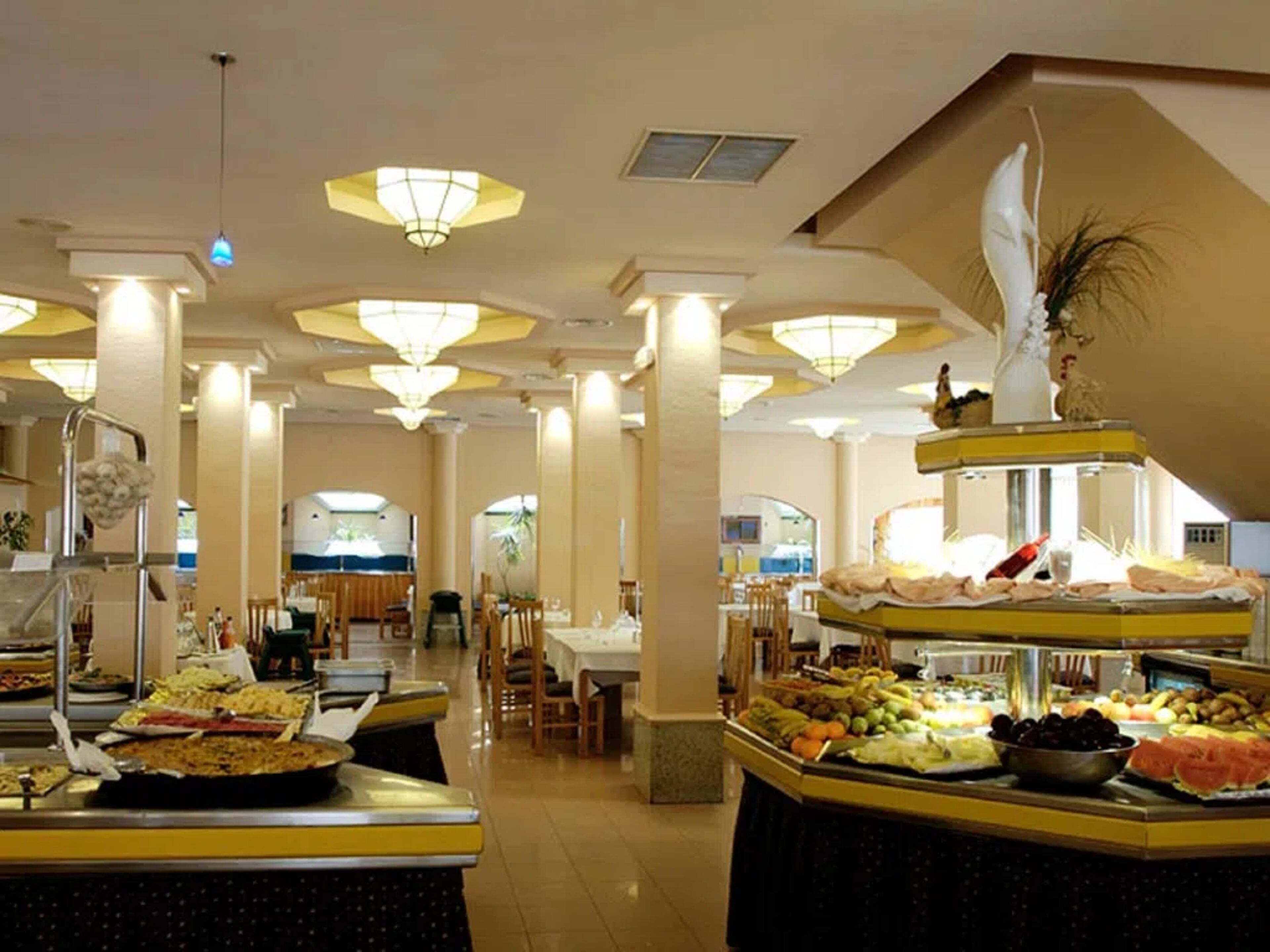 Los Delfines Hotel & Suites