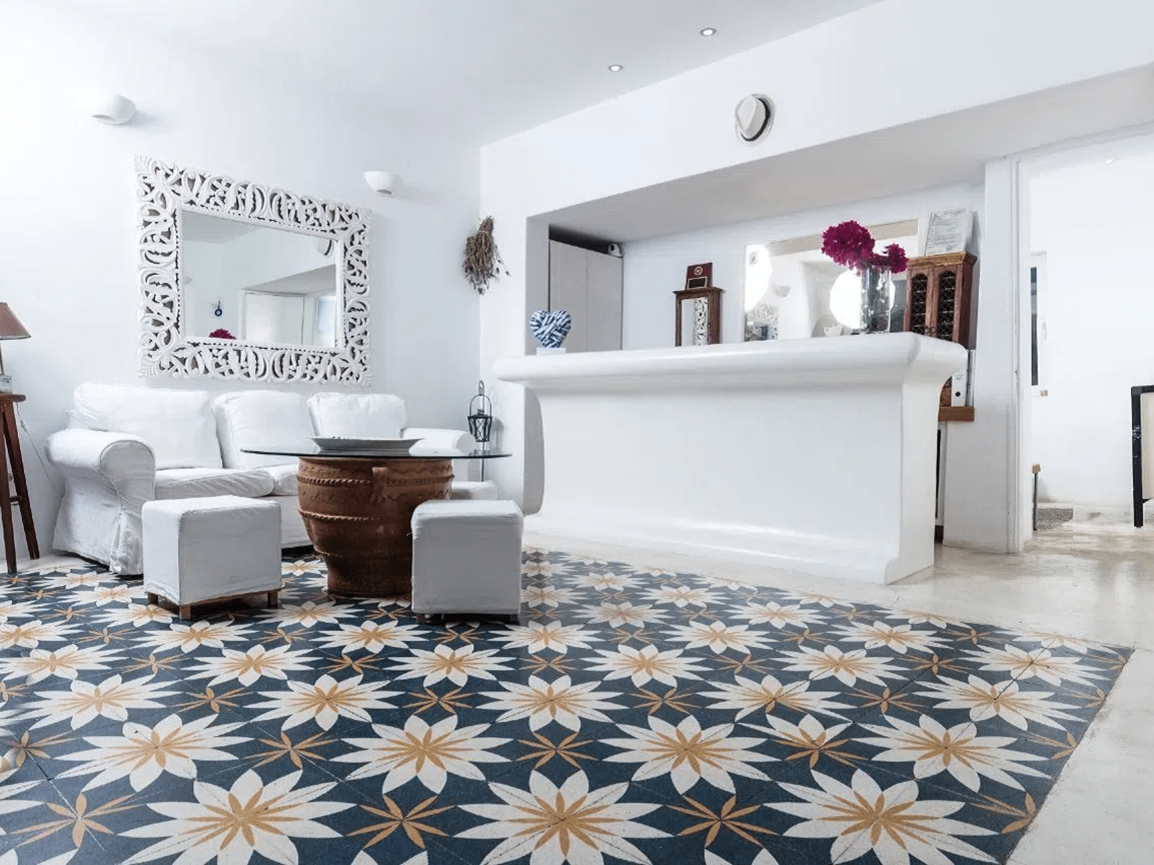 Rhenia Hotel