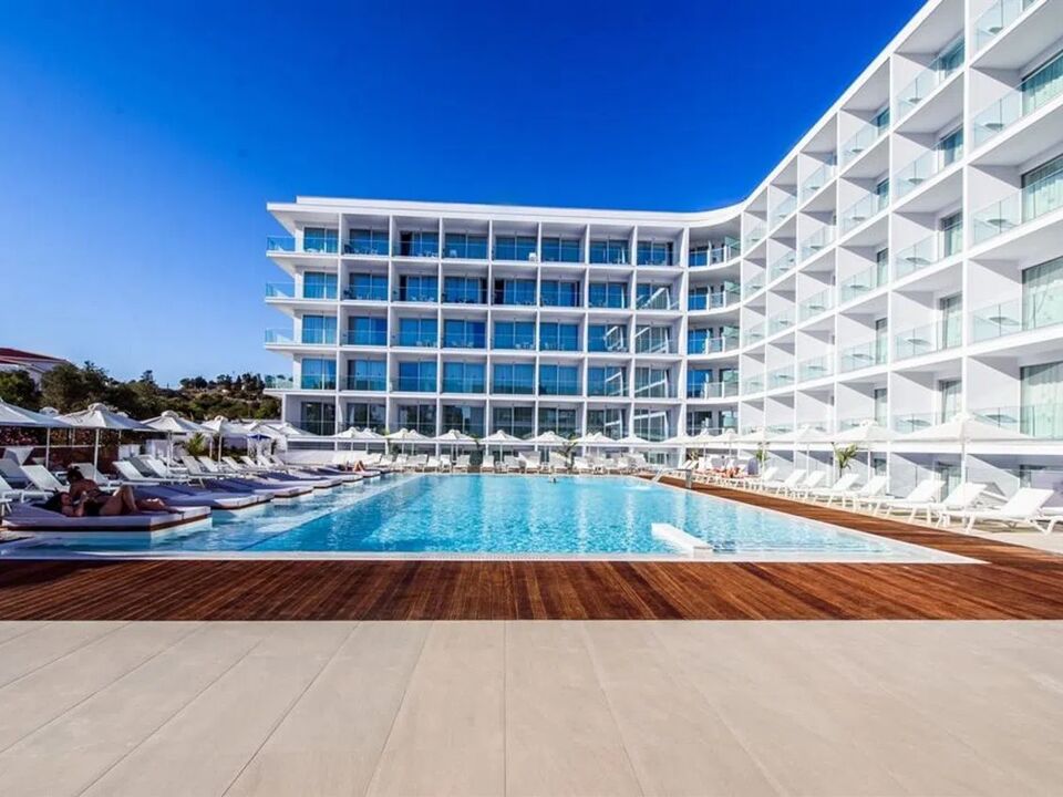 Eleana Hotel