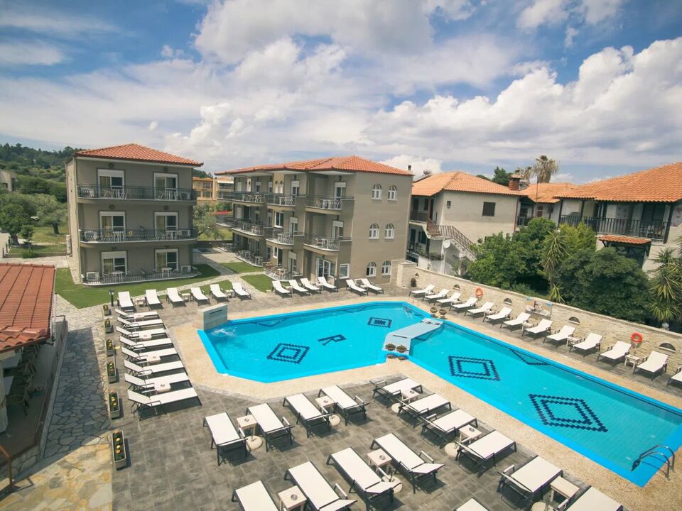 Royal Hotel And Suites
