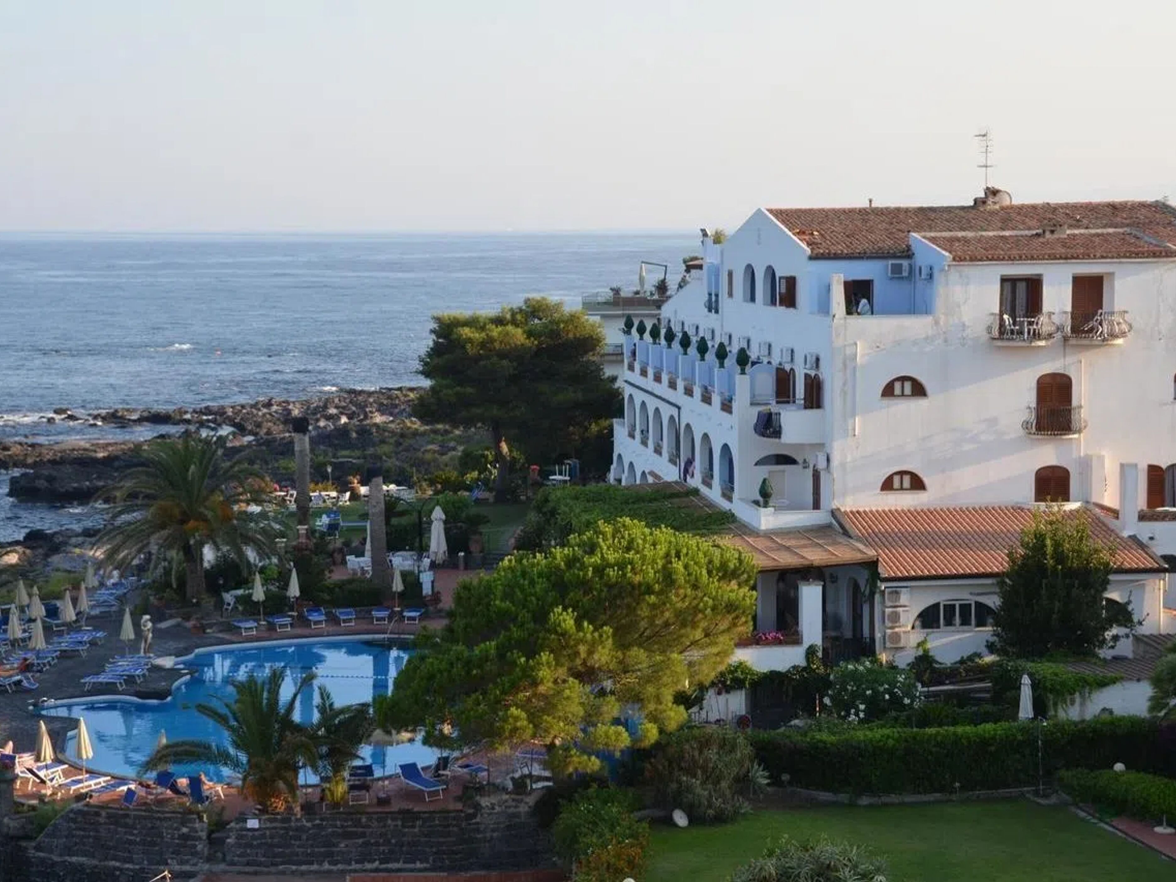 Kalos Hotel