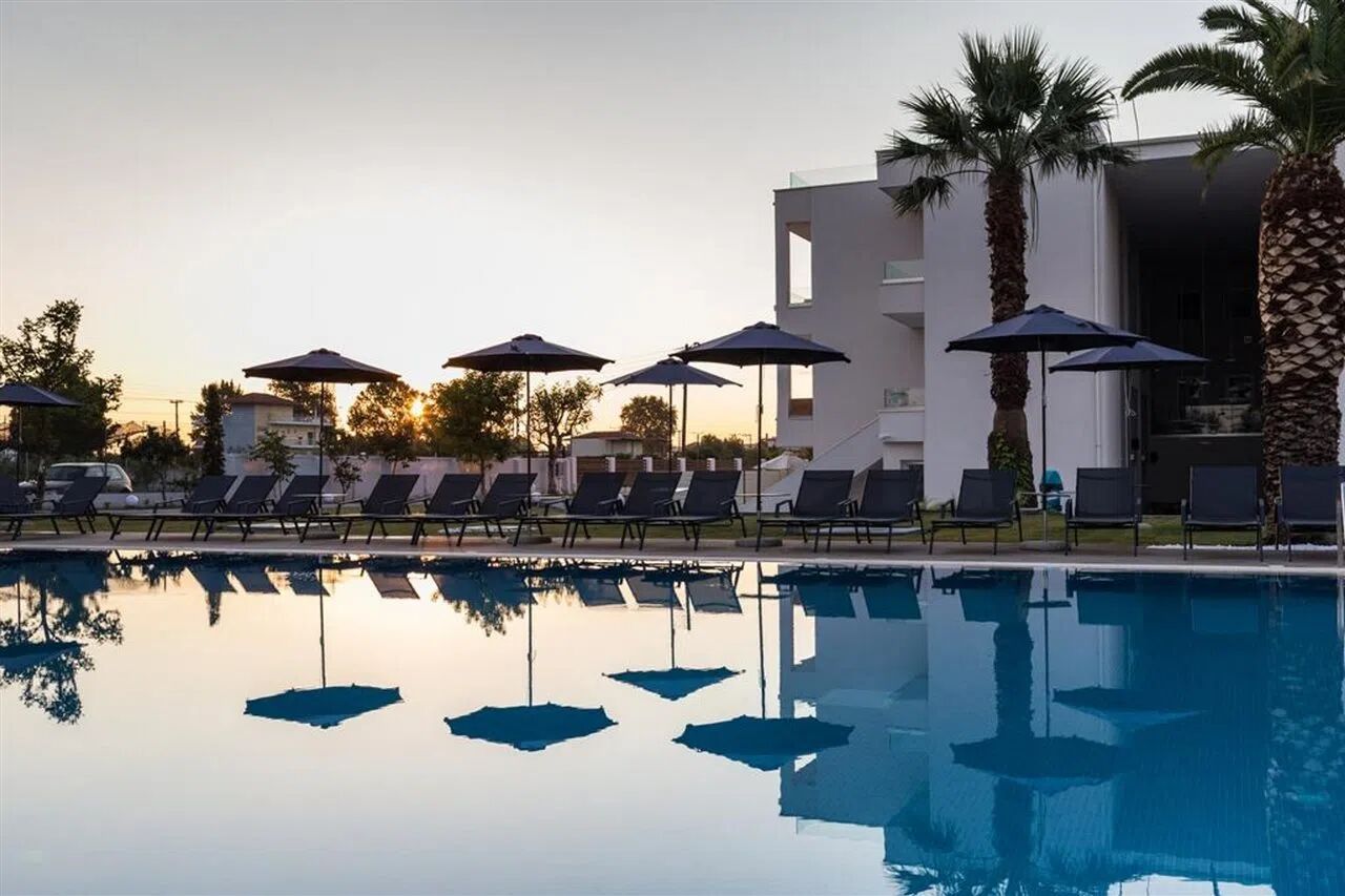 mythic-summer-hotel