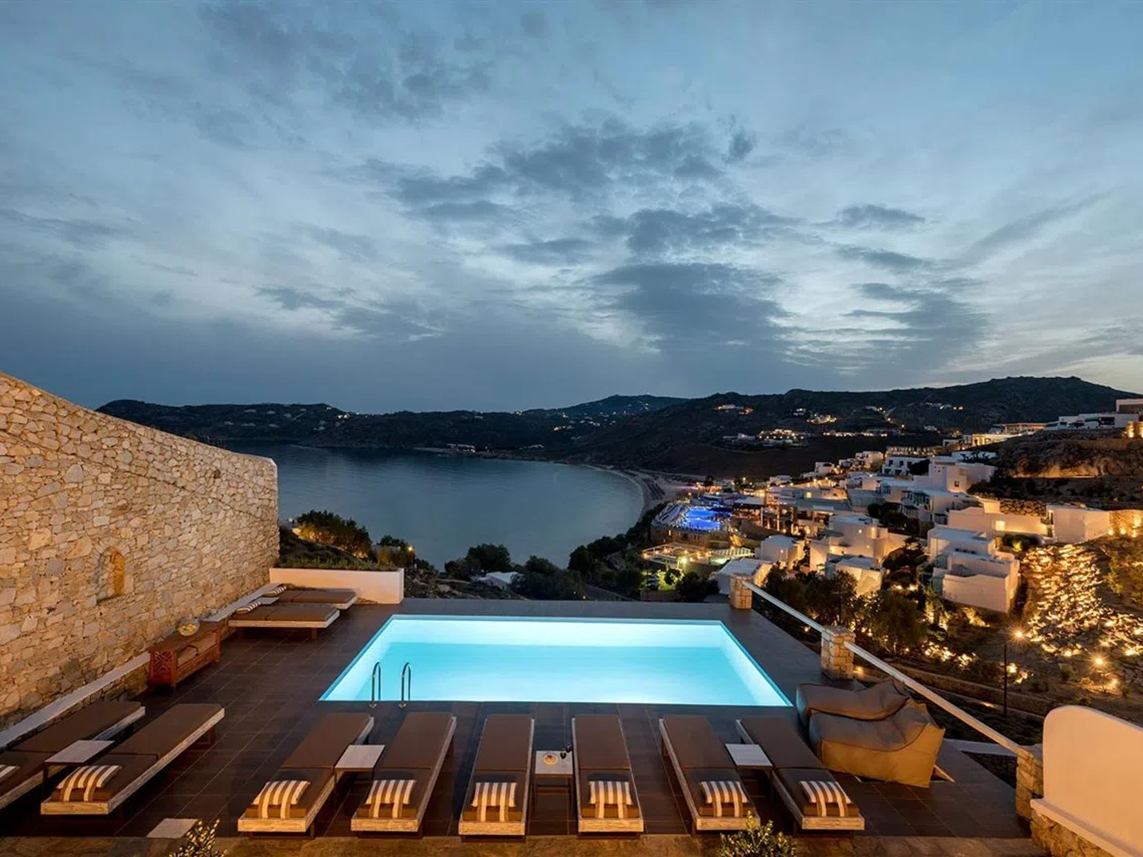 Cova Mykonos Suites