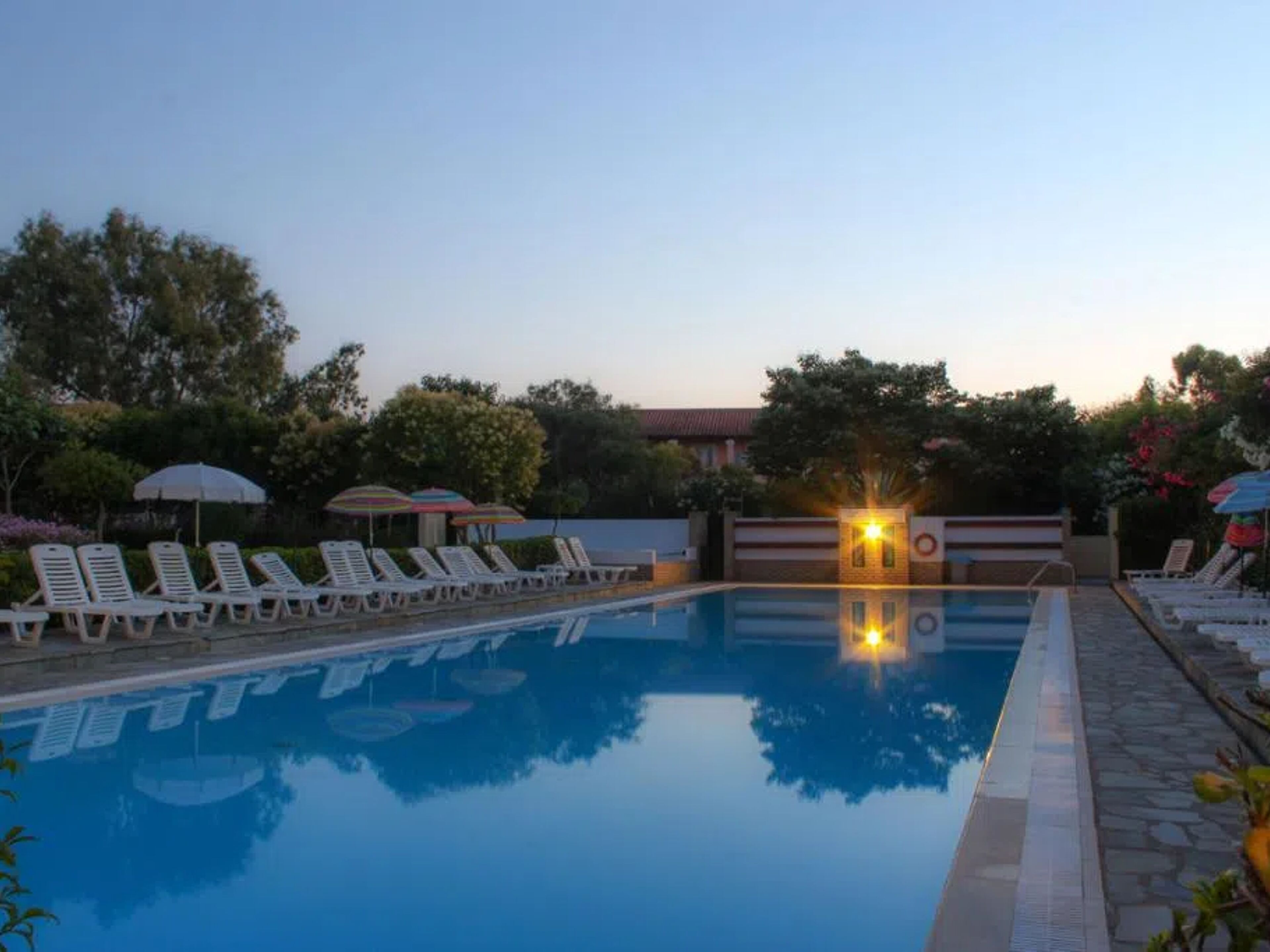 Nireas Studios & Apartments