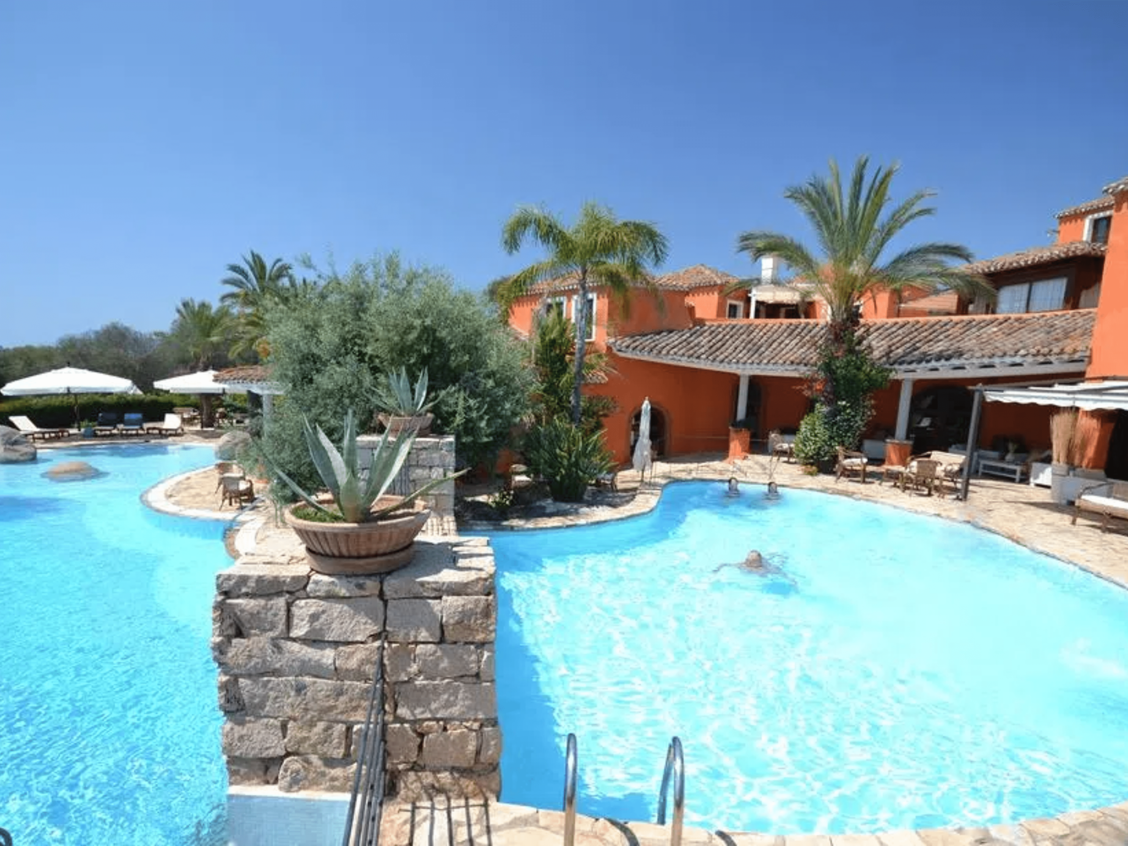 Galanias Hotel & Retreat