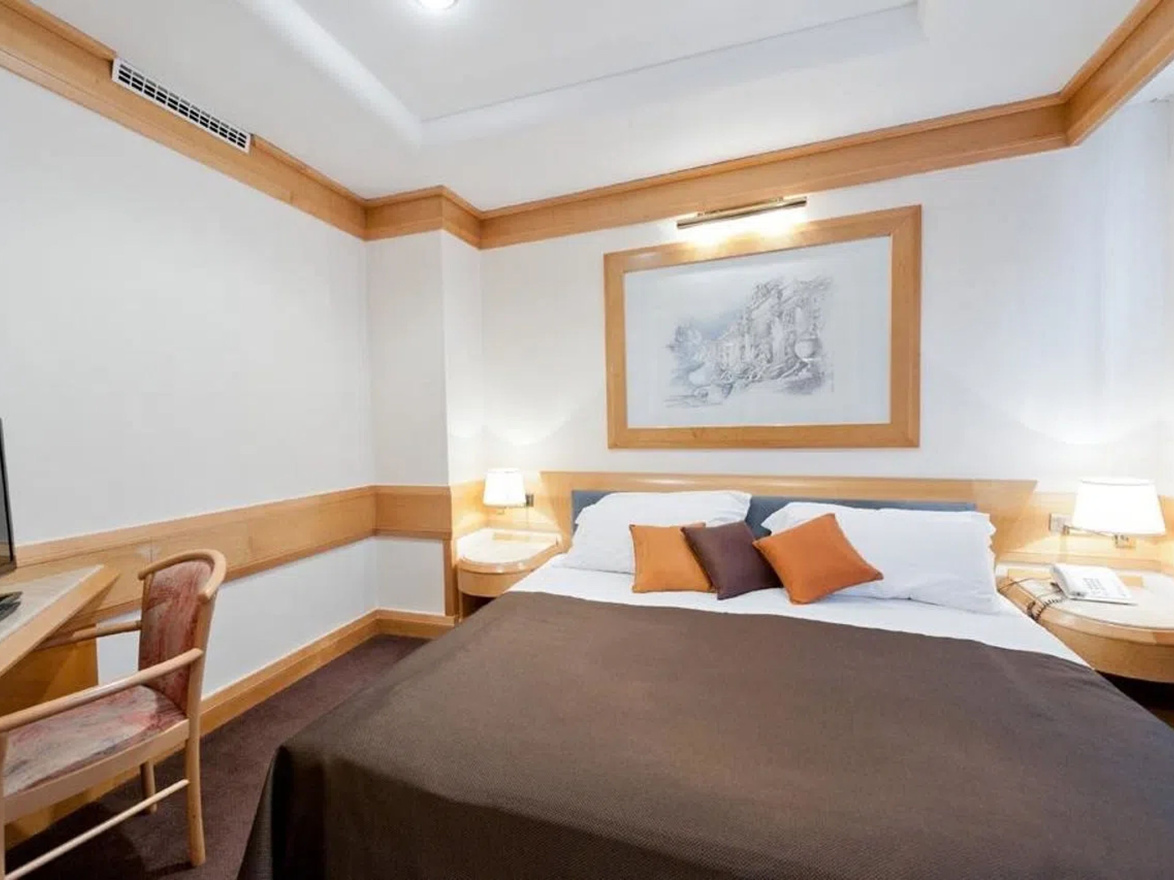 Hotel White