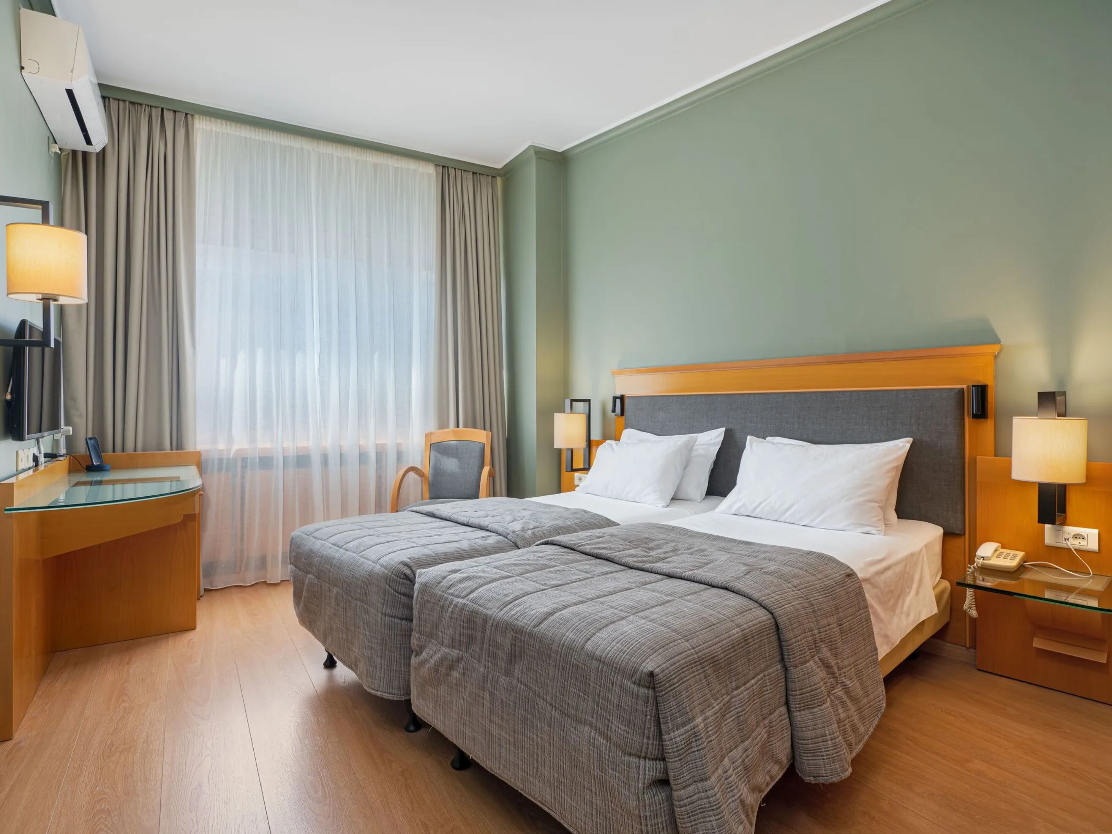 Plaka Hotel