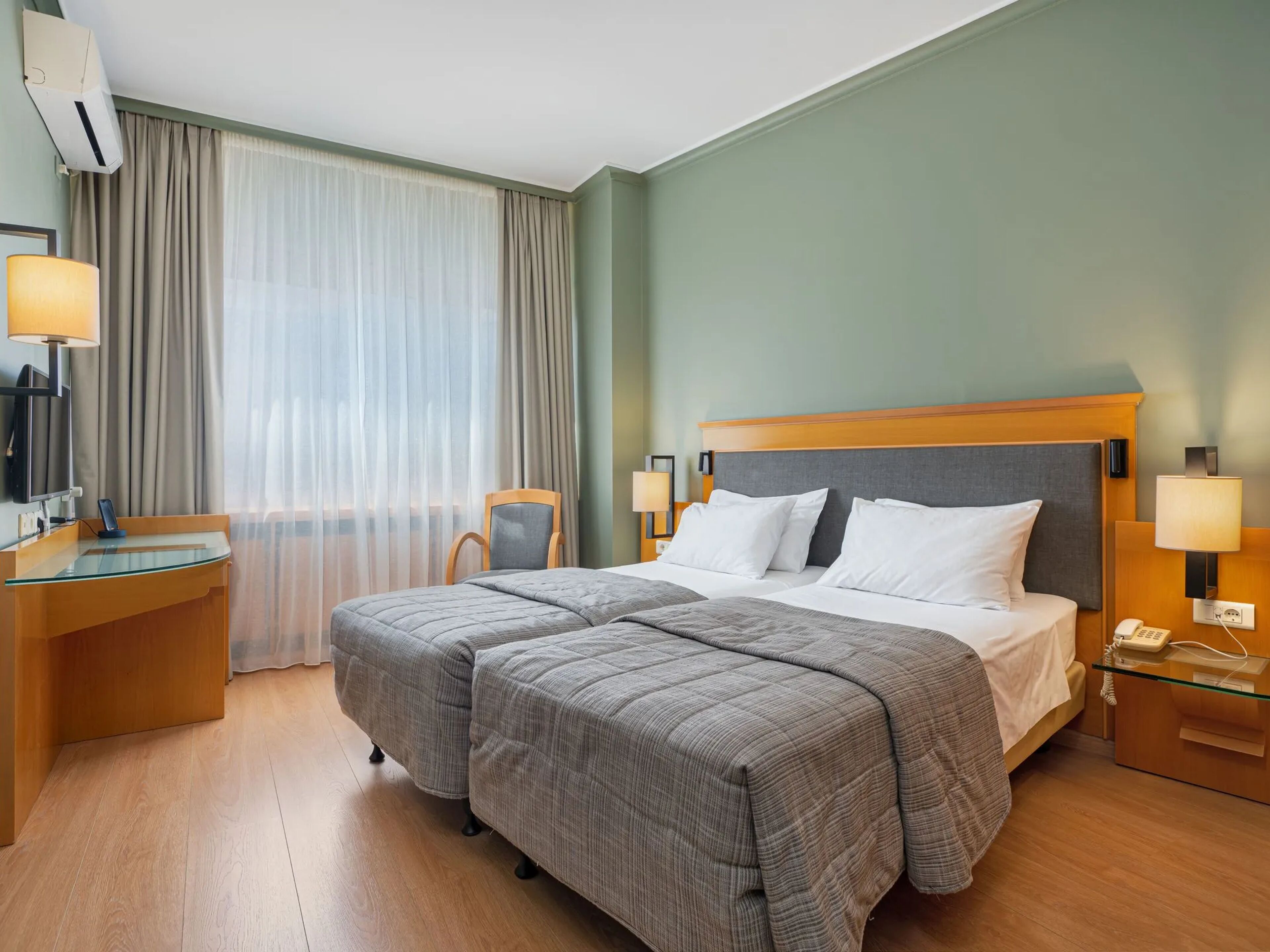 Plaka Hotel