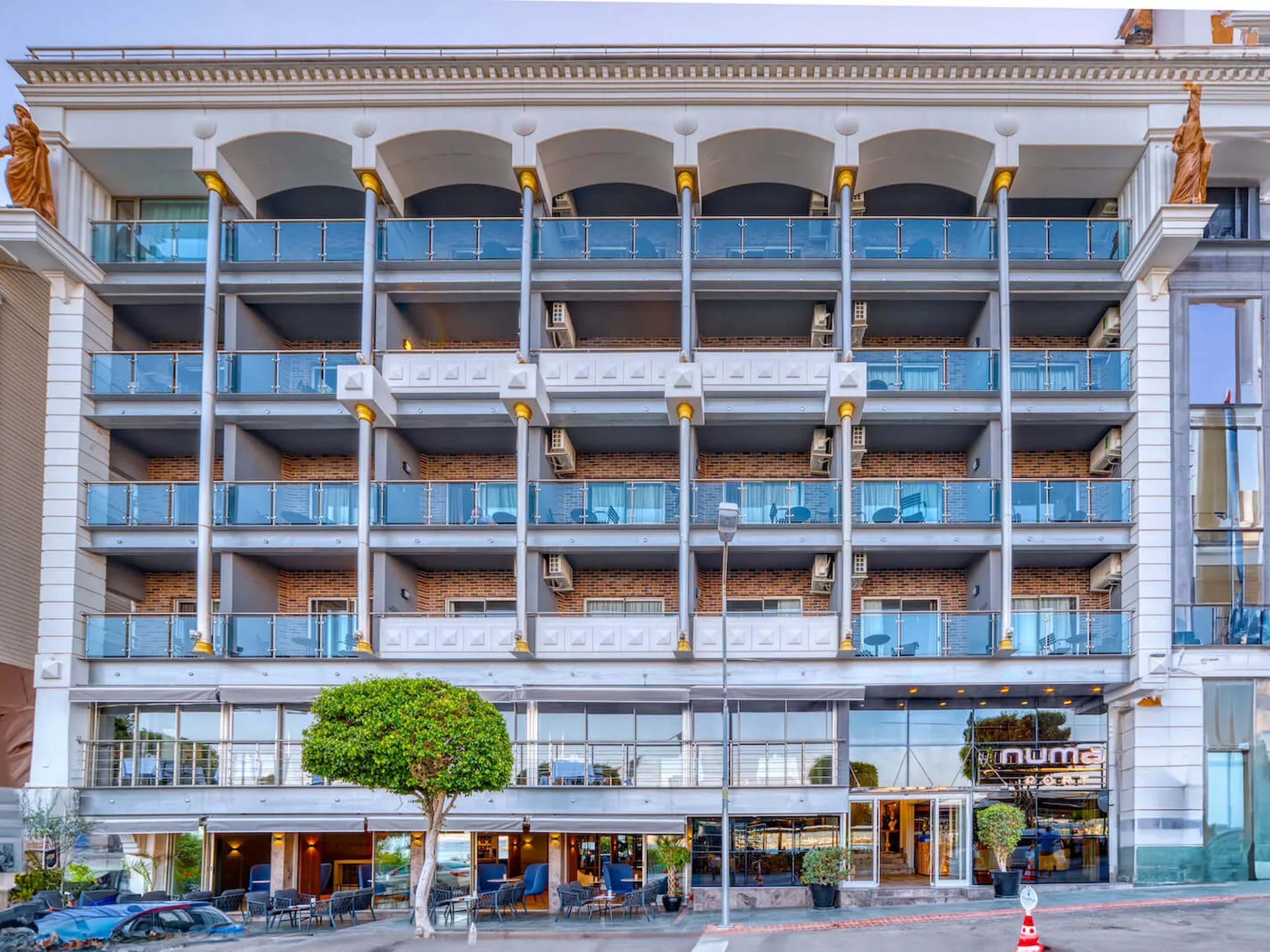 Numa Port Hotel