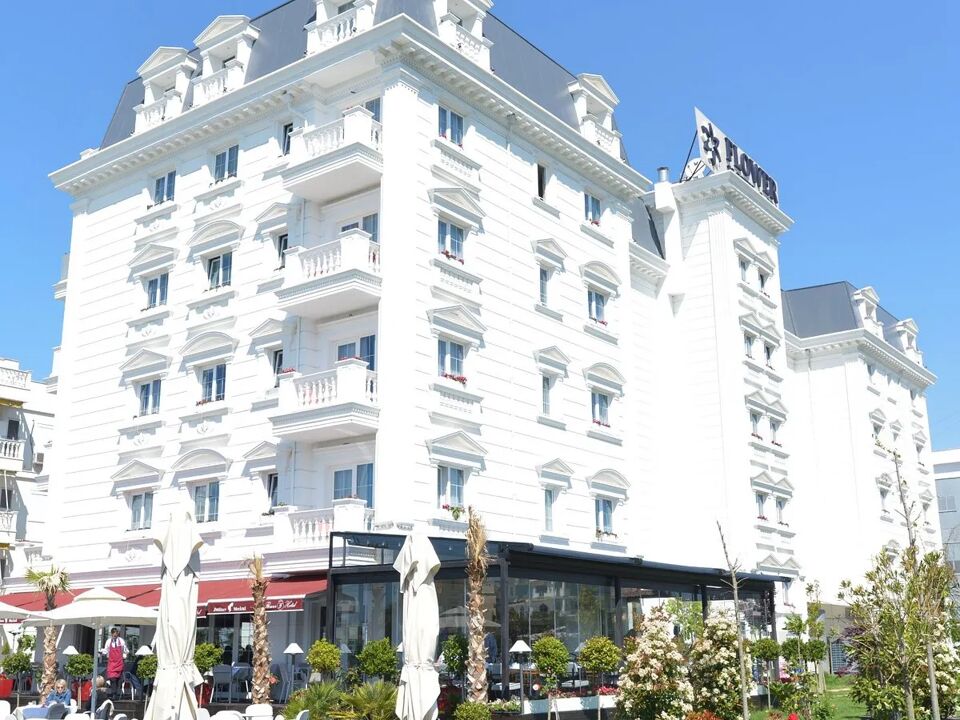 Flower Hotel