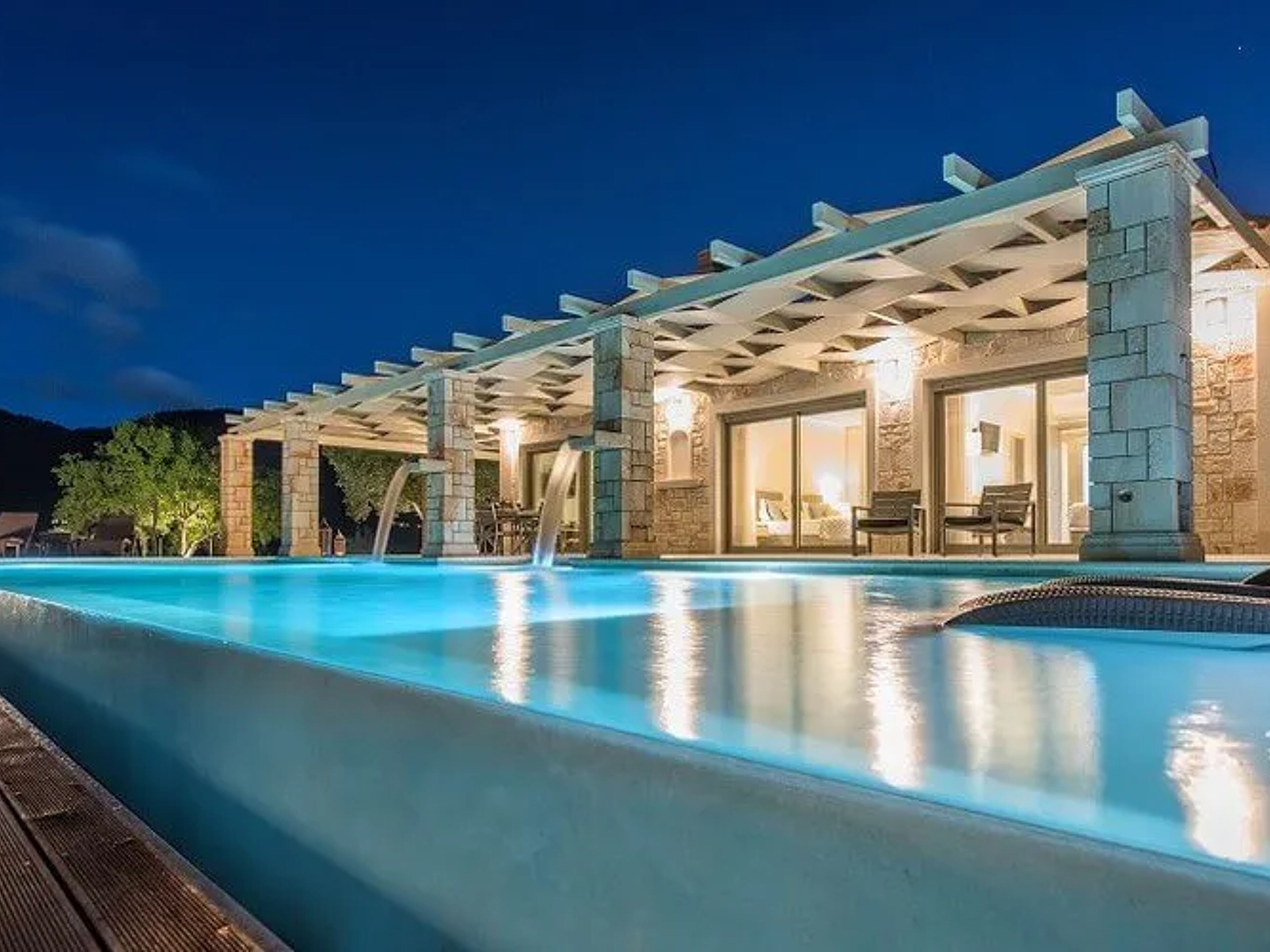 Artina Luxury Villa