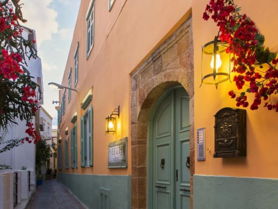 Efchi Suites 1904