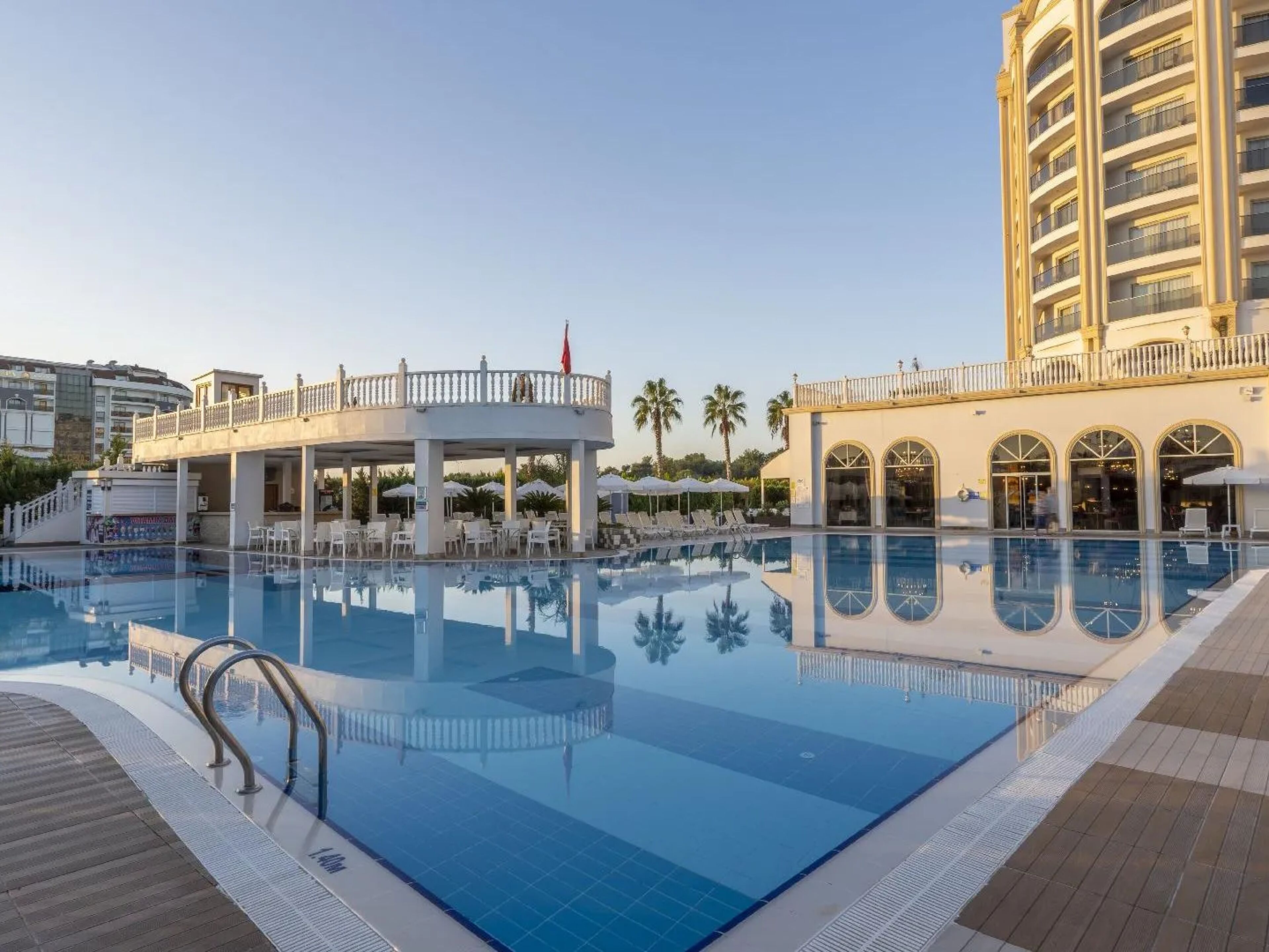 J'adore Deluxe Hotel & Spa