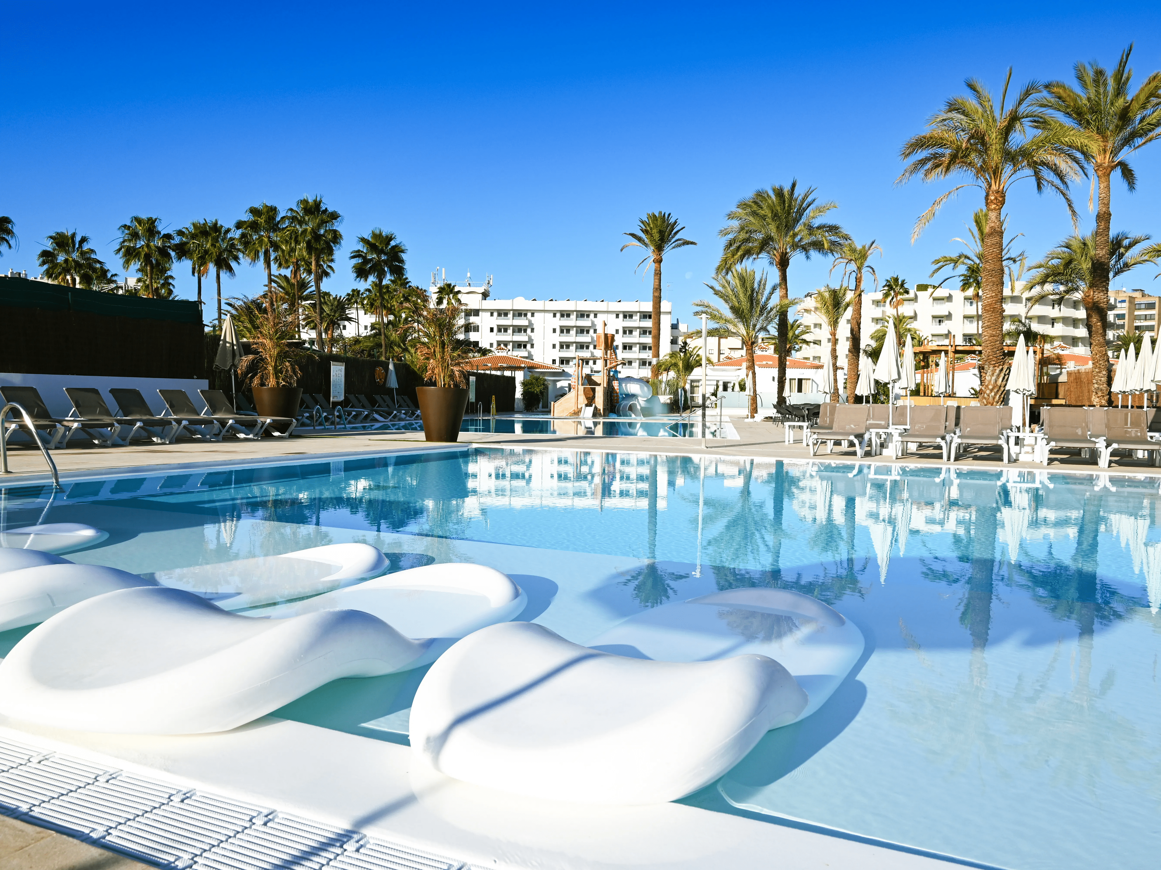 HL Miraflor Suites