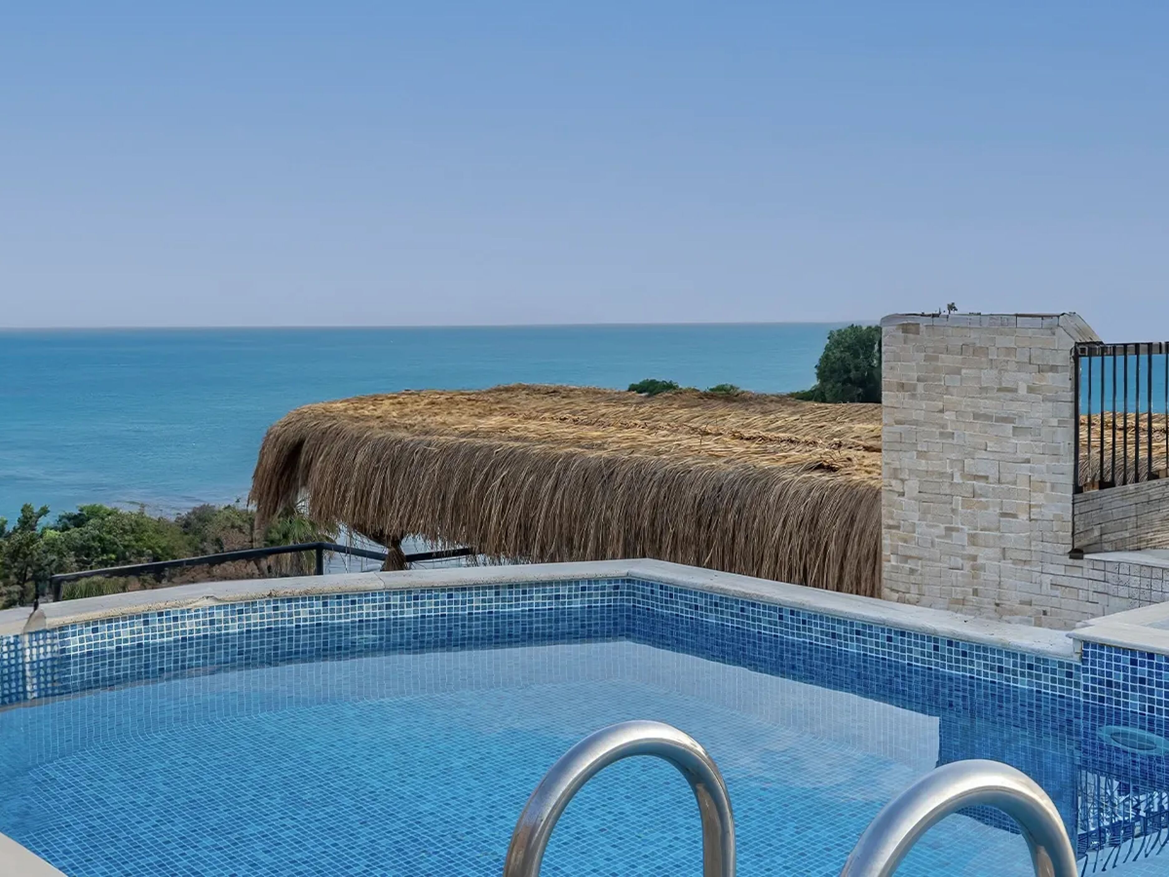 Rosy Suites Hotel