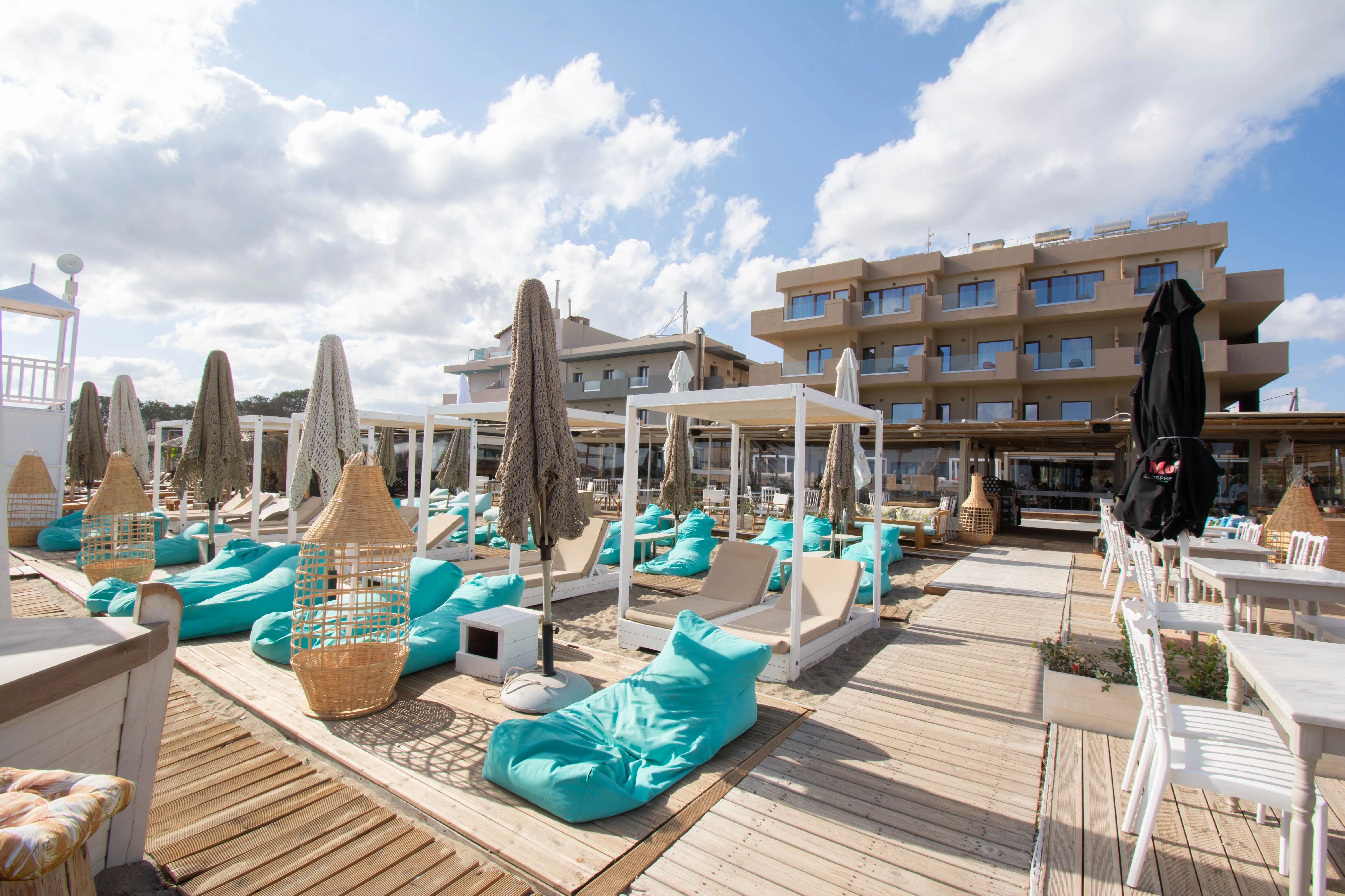 yianna-caravel-suites-by-checkin