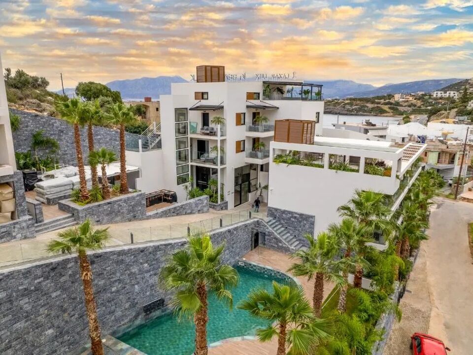 Lazar Lux Suites
